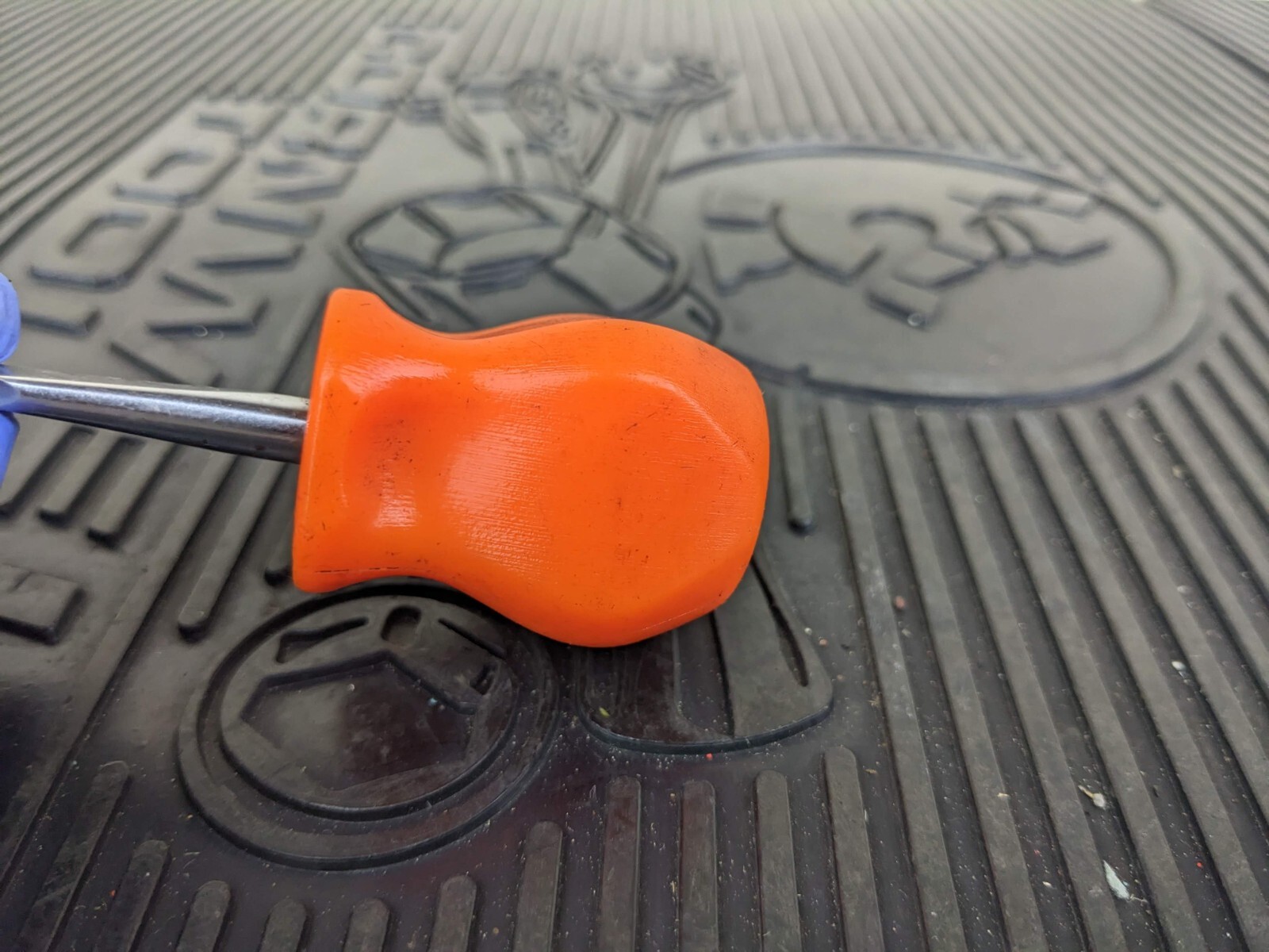 #bg902 Snap On SDD1 Stubby Flathead Screwdriver with Orange Hard Handle / USA