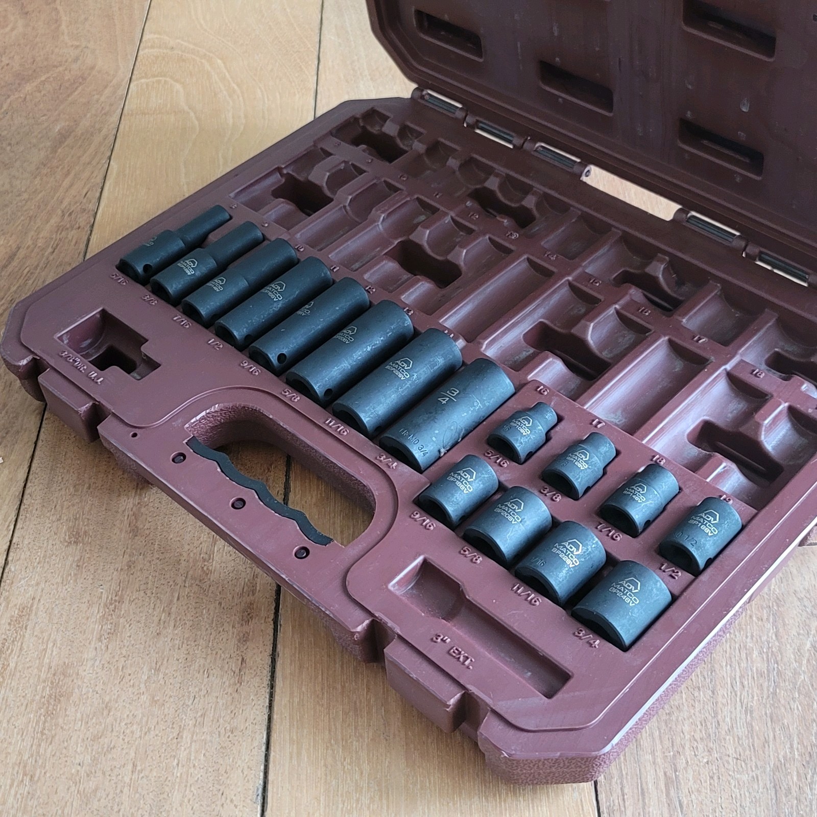 Matco Tools SBP426V 3/8″ Dr 42pc Blowmold CASE with 16PC SAE ADV Impact Sockets