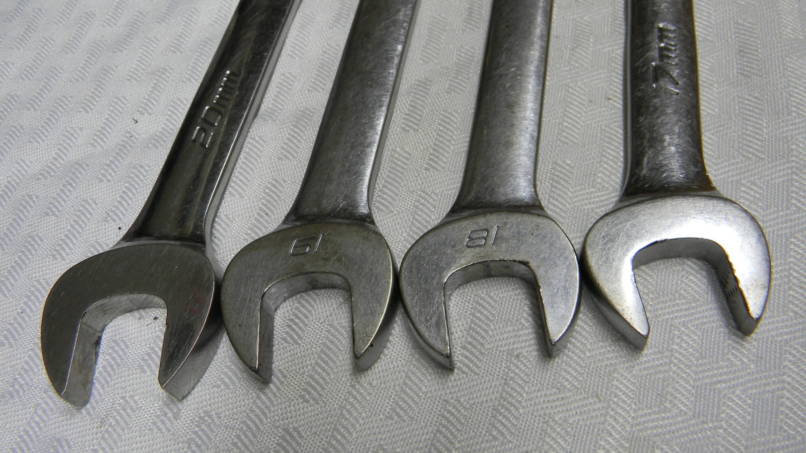 SNAP-ON 4PC METRIC 12PT COMBINATION WRENCH SET 17-20MM #OEXM170B-200B