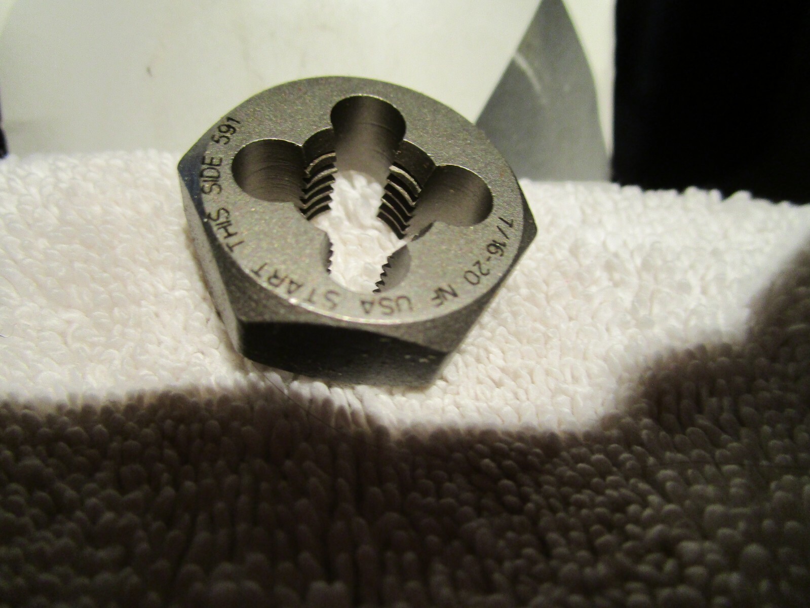 7/16″-20 x 3/8″ Carbon Steel Hex Die