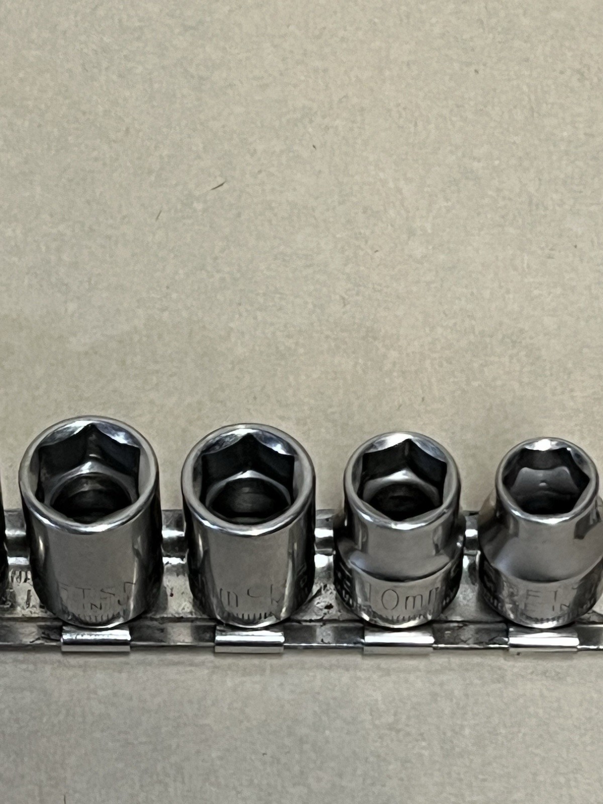Craftsman USA 3/8” Drive Metric Socket Set 9-21mm No Skips G Series 13pc W/ Rack