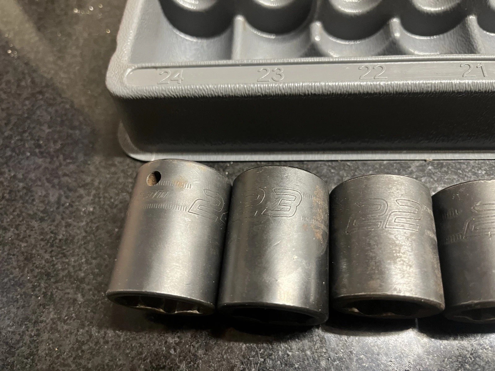 Snap On 15 pc 1/2″ Drive 6-Point Metric Flank Drive Shallow Impact Socket Set