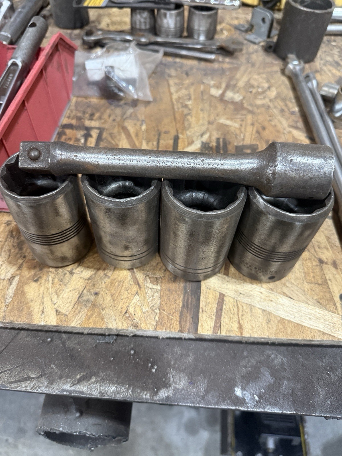 Four Vintage Plomb 3/4 Drive Sockets And A 6 Inch 3/4 Vintage Extension Bar