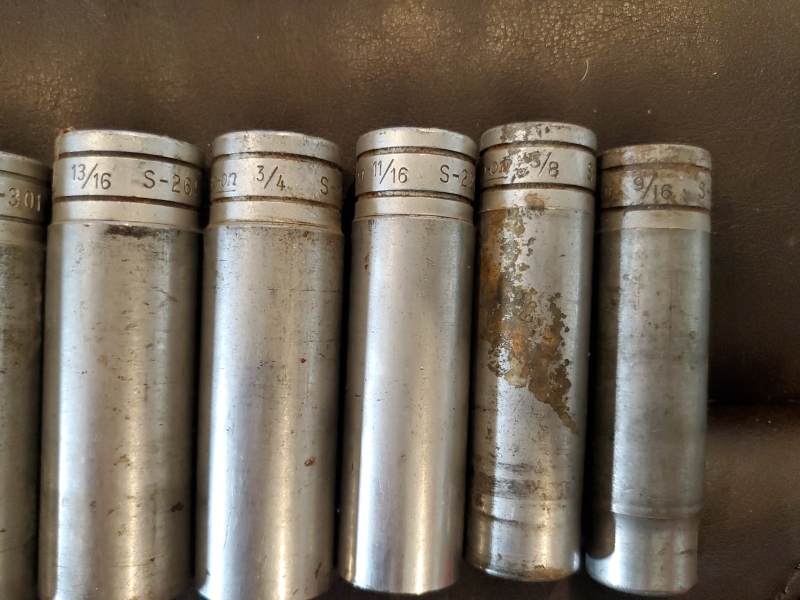 Snap On 9pc 1/2in Drive Deep Well Socket Set Sae 9/16″ – 1-1/8″ w/ Carrier, 12pt