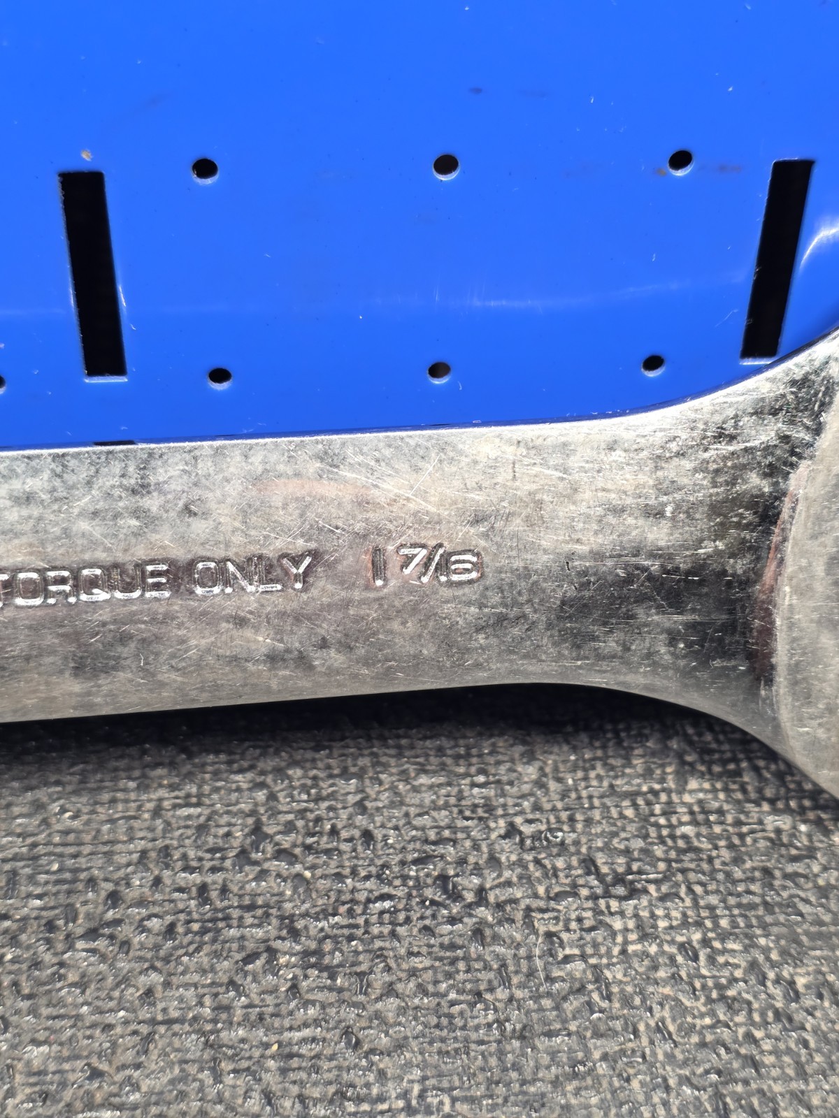 Snap-on LTA4446 1-3/8″ x 1-7/16″ 15° Offset Thin Low Torque Open-End Wrench
