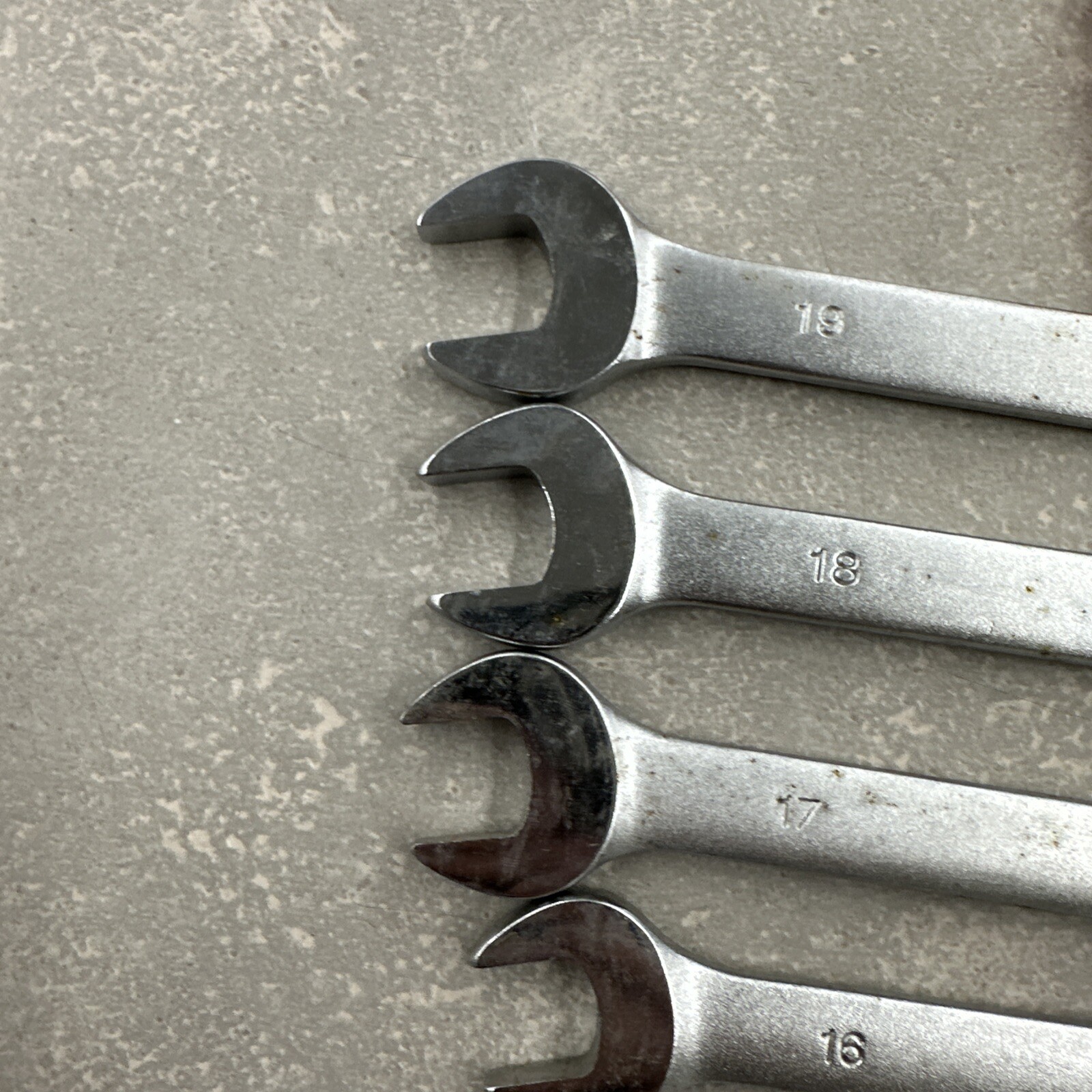 Blue Point Wrench 9 Pcs BLPCWM Metric 11mm-19mm 12pt With YA381A Wrench Rack