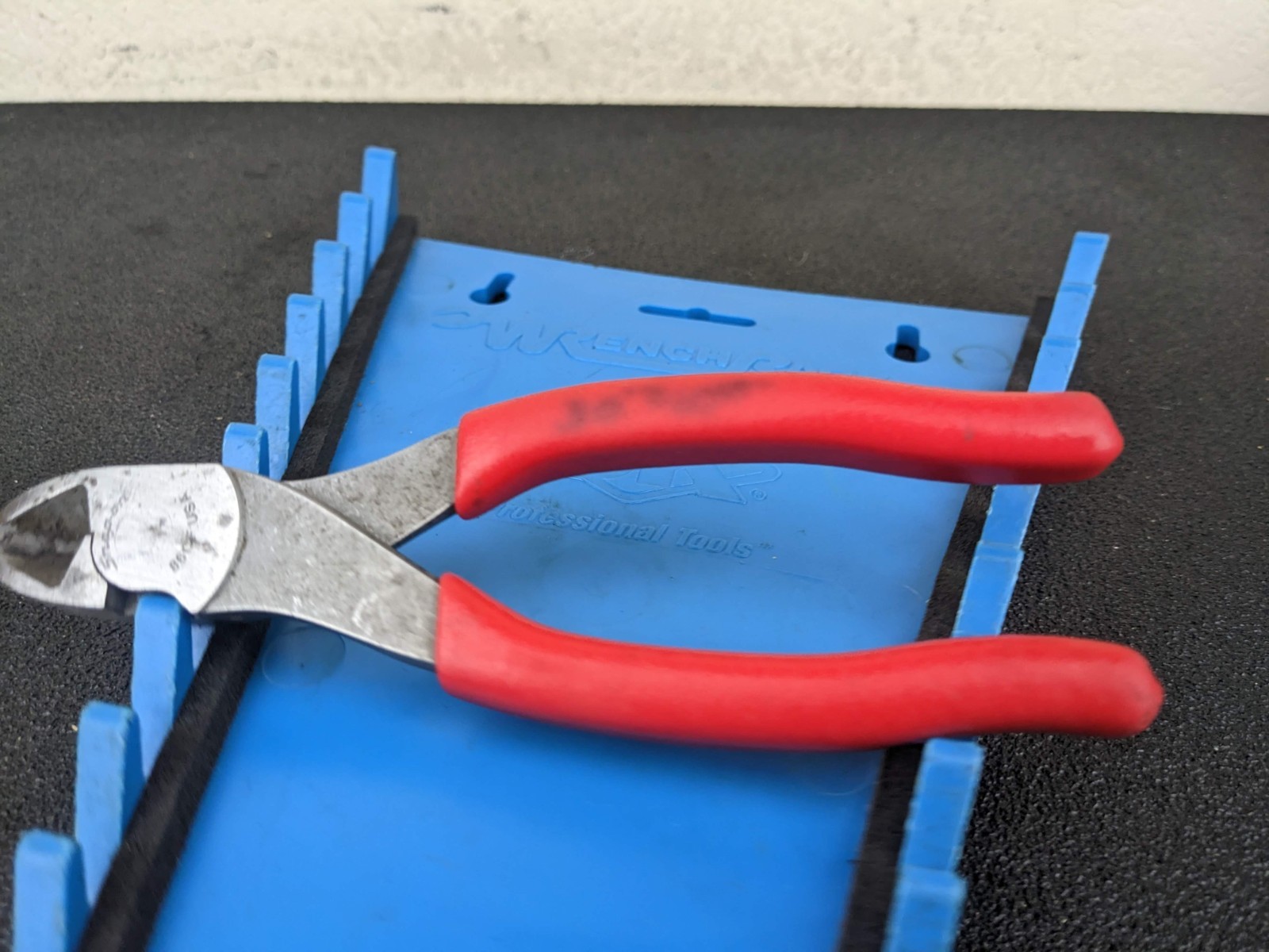 #bo473 SNAP ON TOOLS 6″ Diagonal Cutters Red USA 86CF