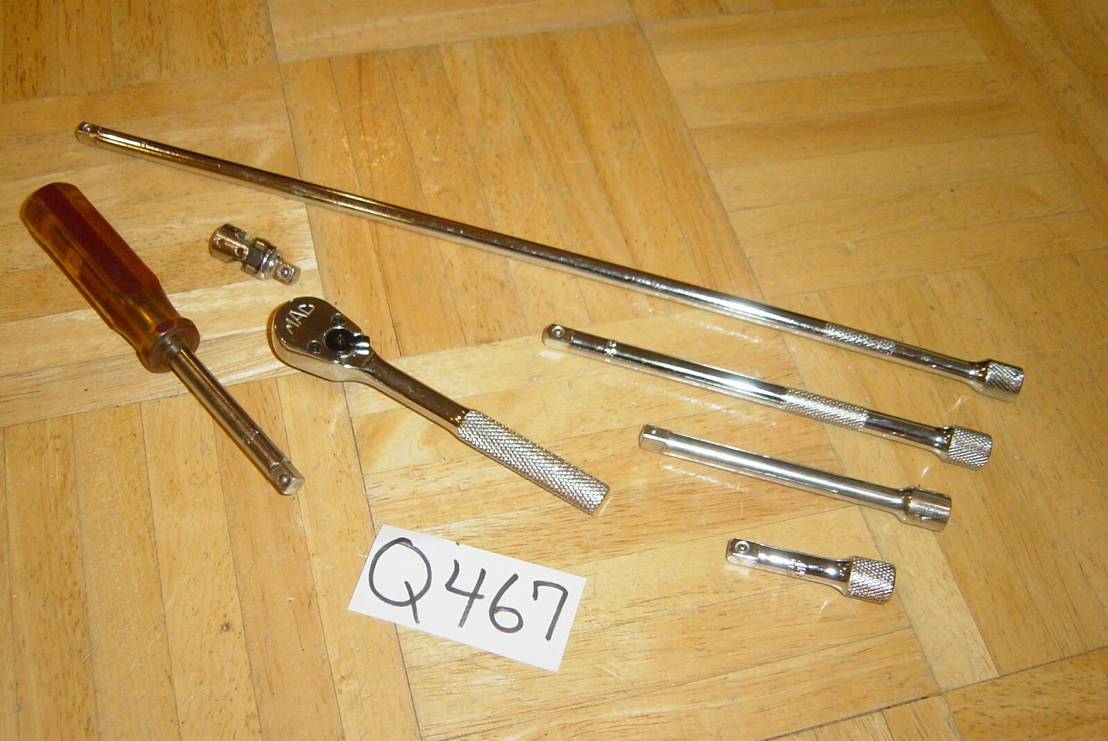 MAC TOOLS 7 PIECE 1/4 DRIVE RATCHET 4 EXTENSIONS 1/4 DRIVE HANDLE & A UNIVERSAL