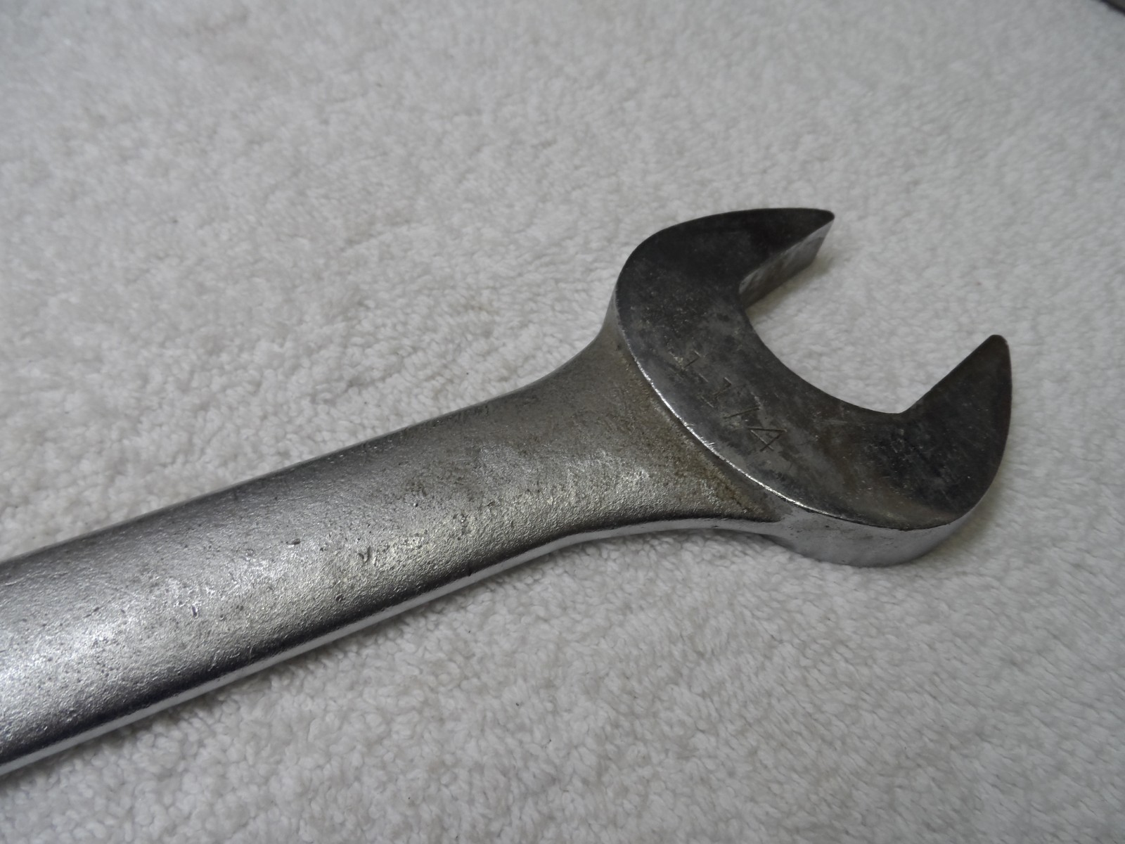 Craftsman SAE Satin Combination Wrench, 12pt USA, 1-1/4″ PN 44708 (-V- used)