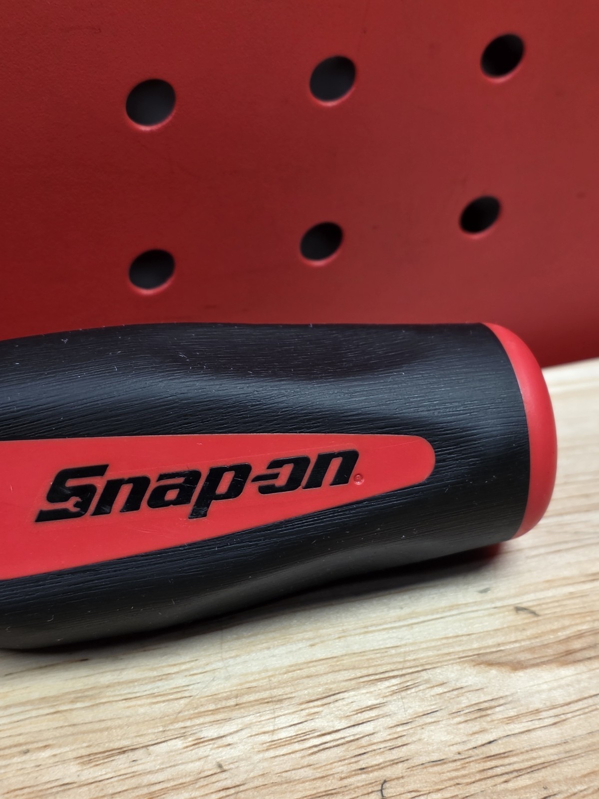 Snap-on Tools SGT4B RED 1/4″ Drive Soft Grip Standard Shank Driver USA