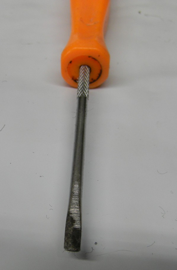 SNAP-ON 5″ LONG MINI ORANGE HARD HANDLE 1/8″ FLAT TIP SCREWDRIVER #SDD304