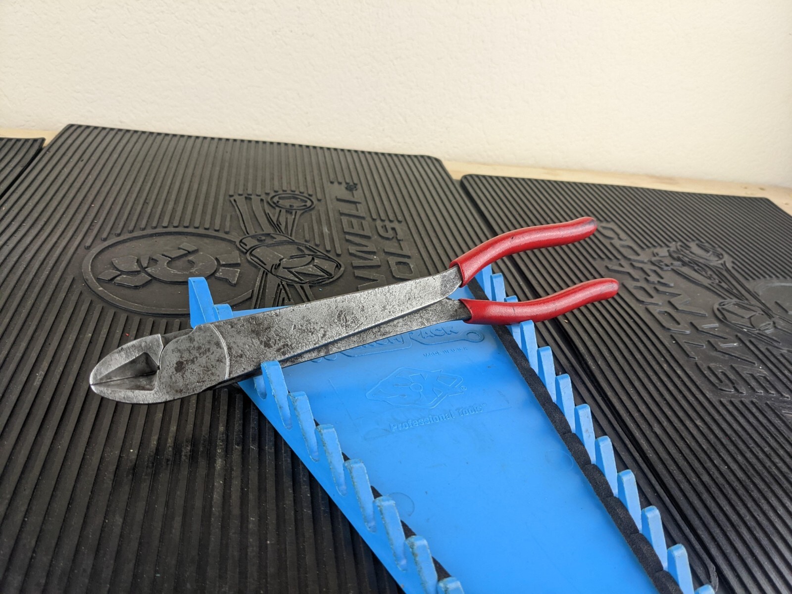 #at884 Snap On 312CF RED 11″ Heavy Duty Diagonal Cutters