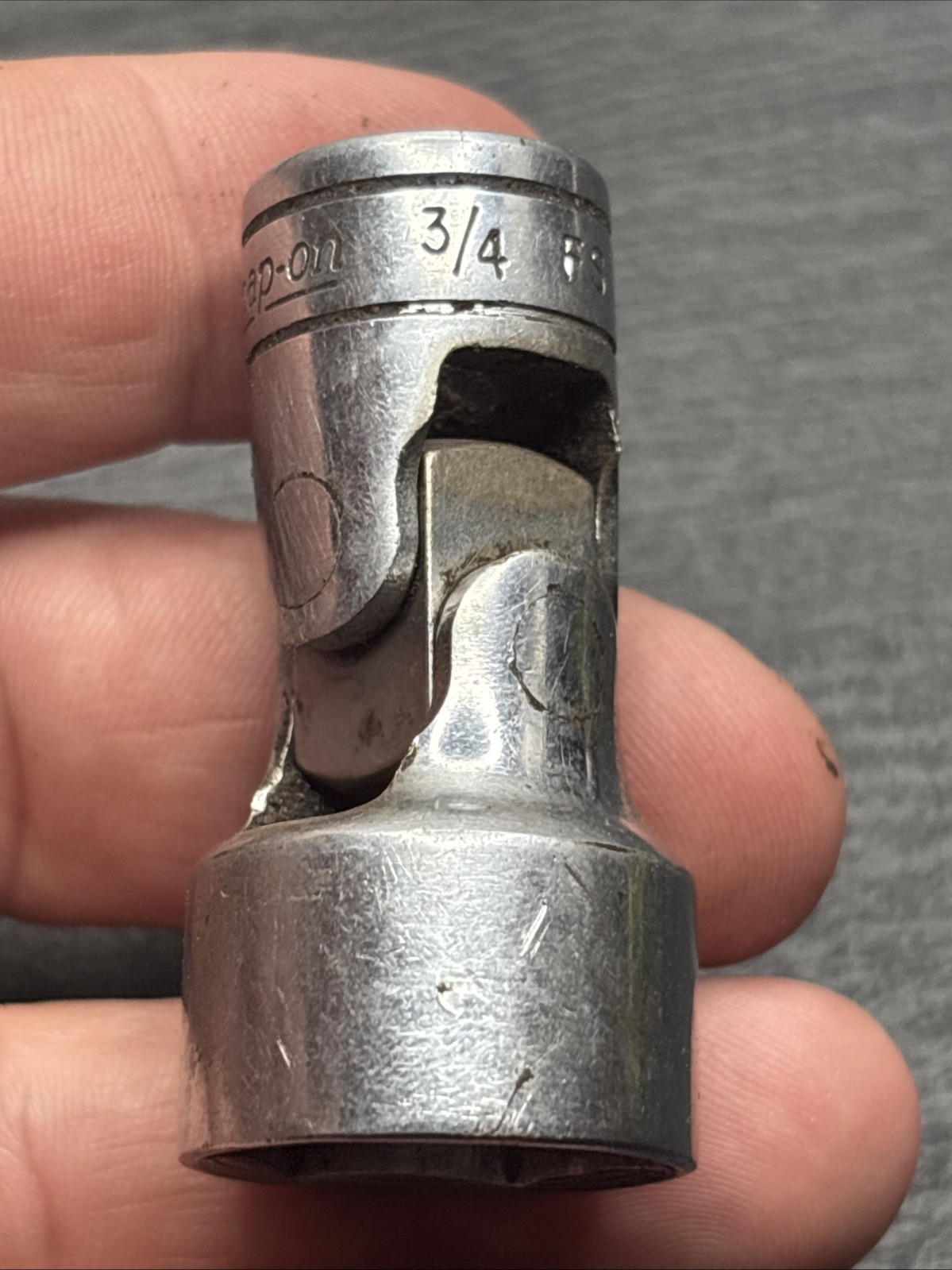 Snap-on Tools FS24 – 3/8″ Drive SAE 3/4″ 6 Point Universal Swivel Socket USA