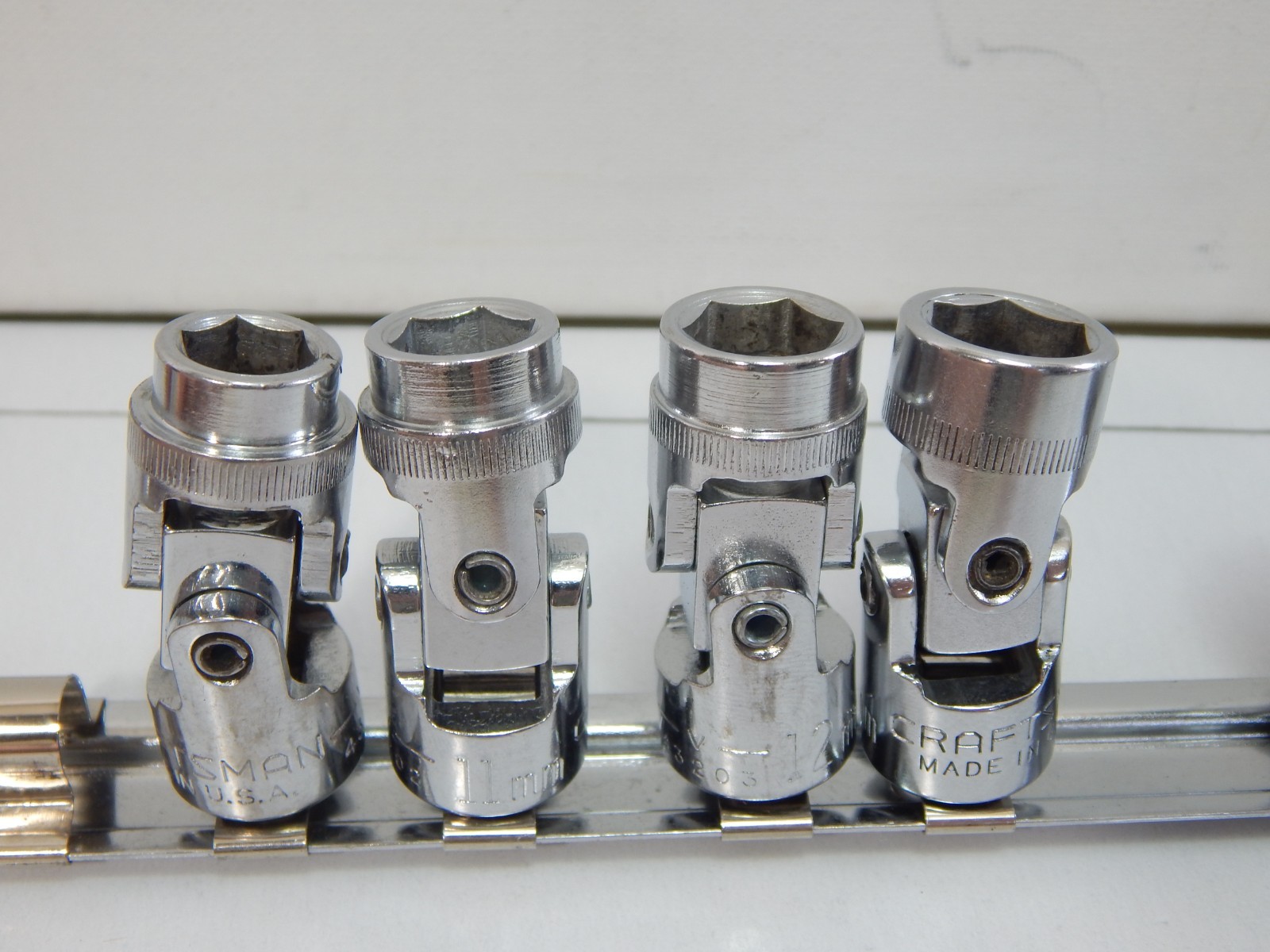 CRAFTSMAN 3/8″ Dr. 10PC. METRIC UNIVERSAL SWIVEL SOCKET SET, 10-19MM -V- SERIES