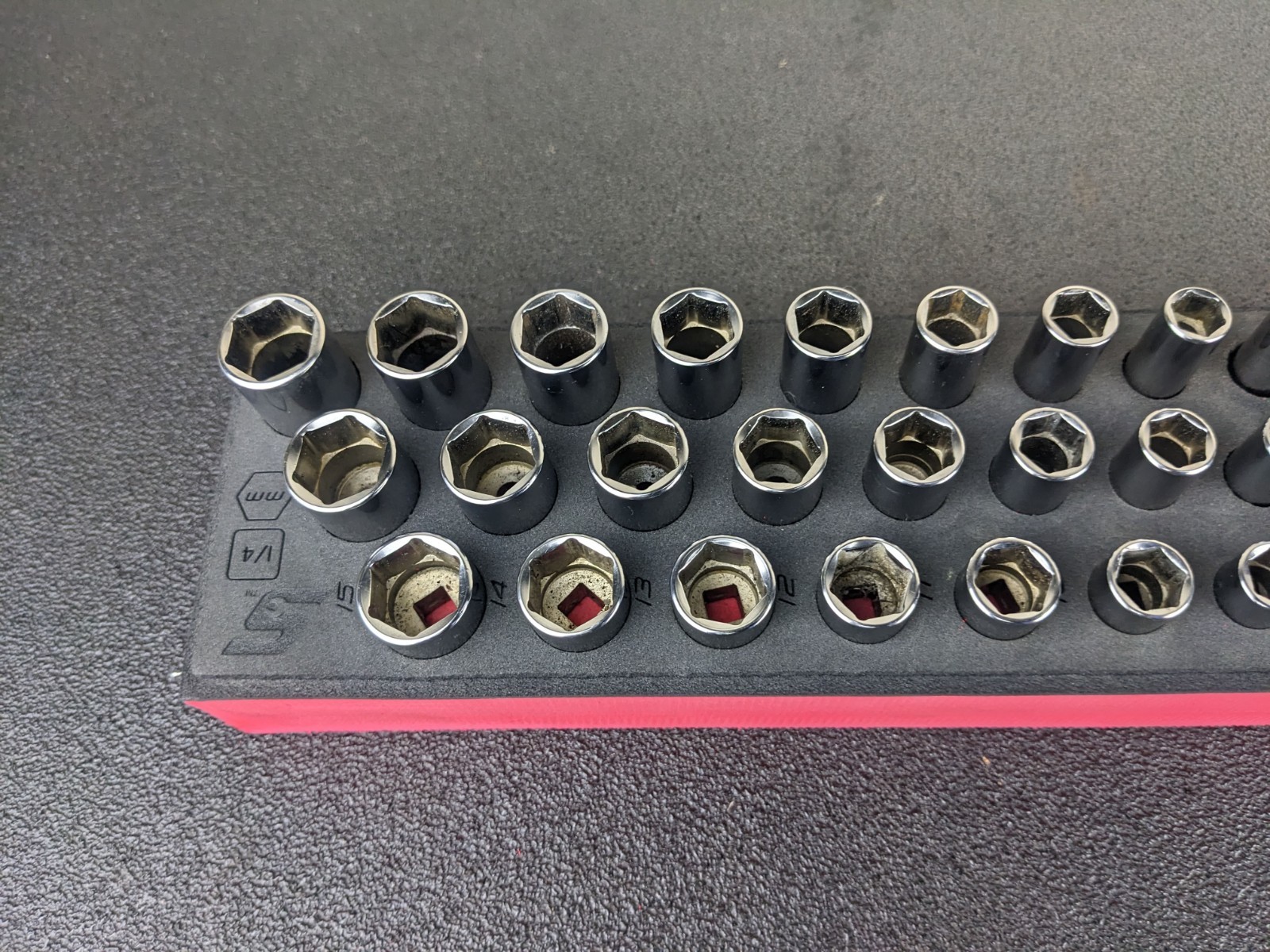 #bn381 Snap-On Tools 142STMMSYFR1 42pc 1/4″ Drive 6-Point Metric Foam Socket Set