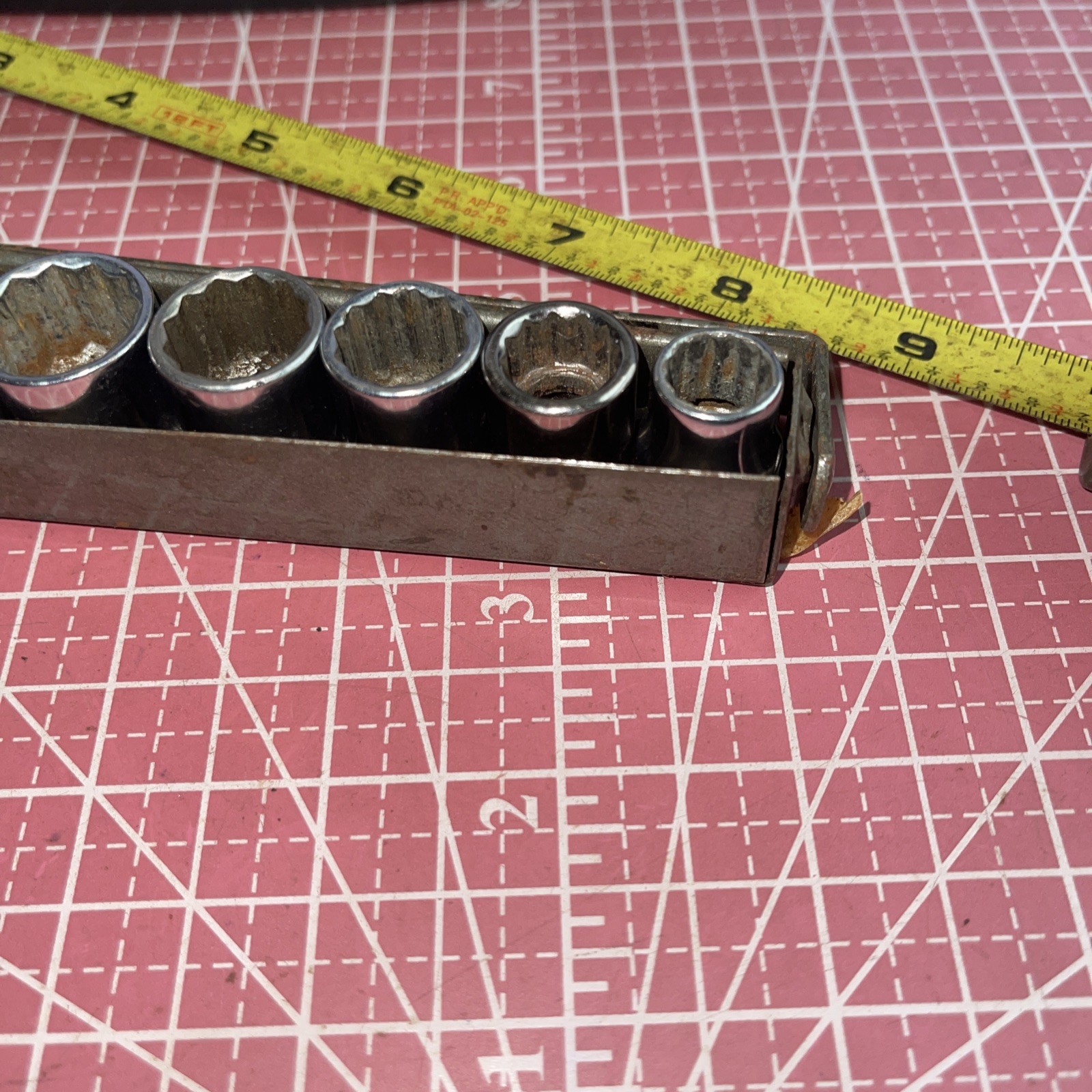 Sears Craftsman USA 8 Piece V SAE 3/8 Drive Socket Set Metal Lip Hanger Case