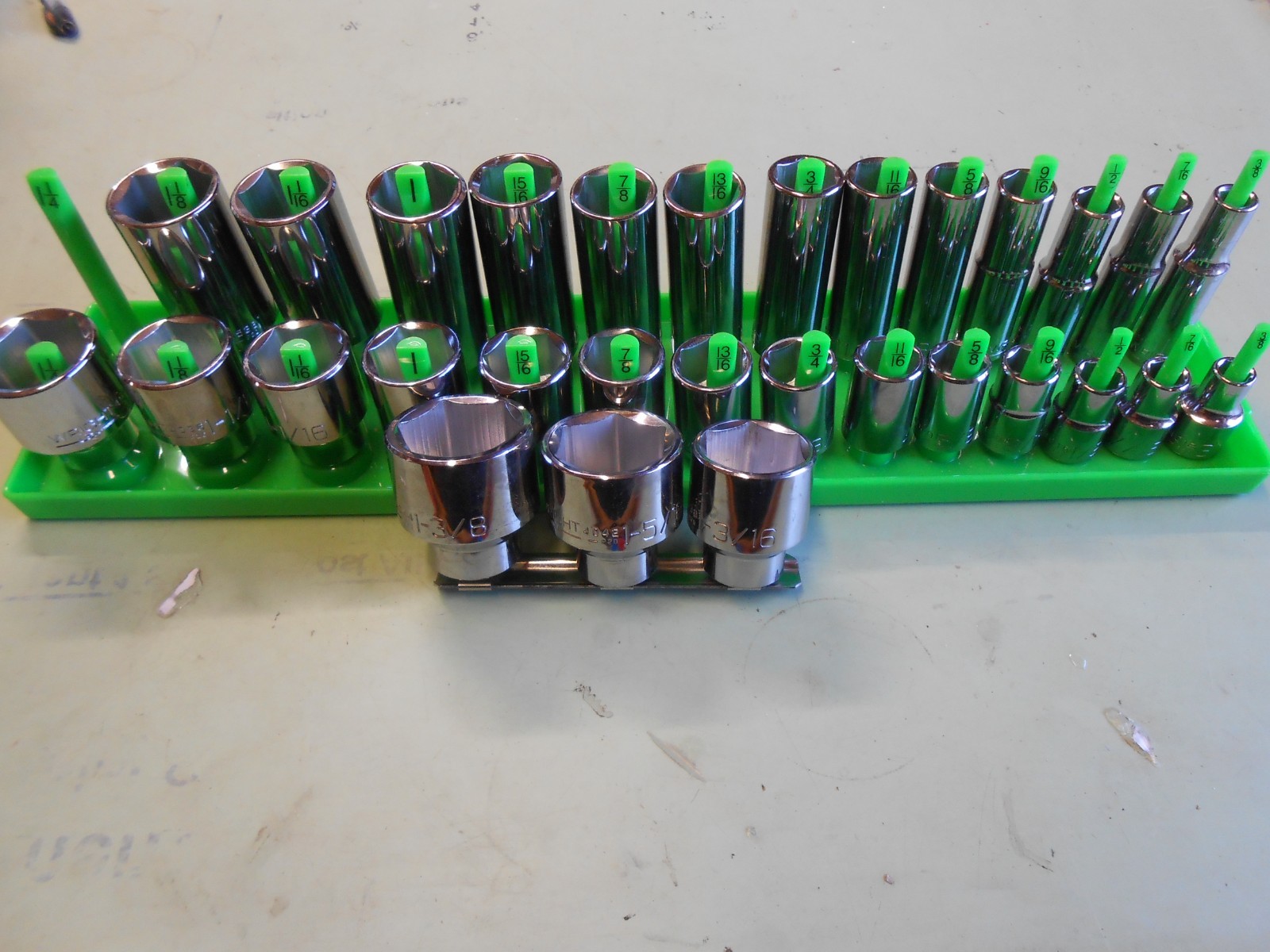 Wright Tool 1/2″ Dr 6 Pt SAE Standard and Deep Socket Set (30-Piece) with Tray