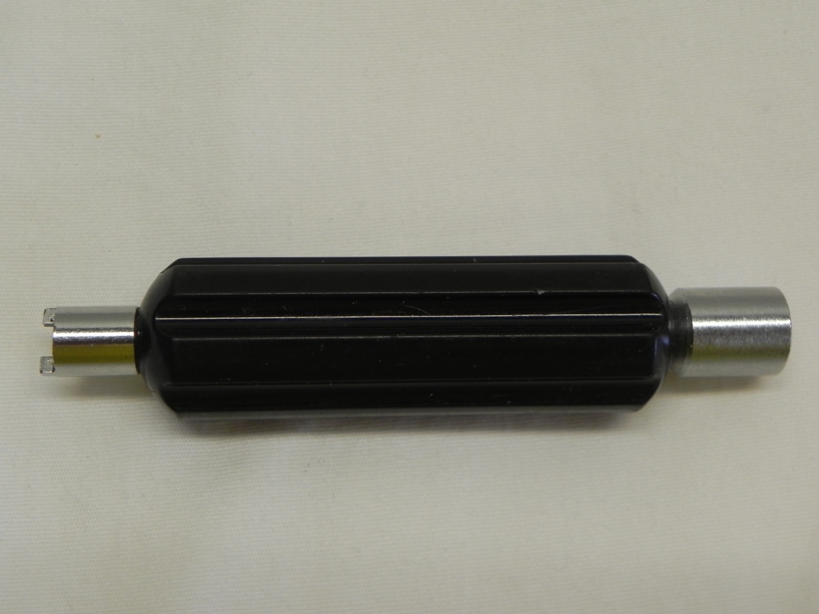 Snap-on 2 Piece MD17 & TR108 Carb Adjustment Tool & Tire Valve Core Tool
