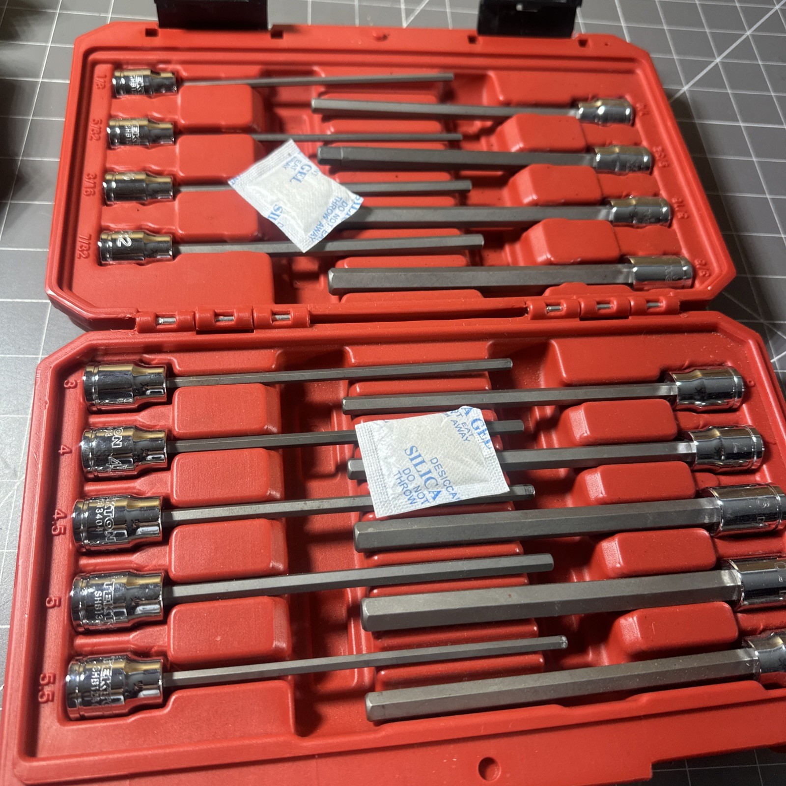 Tekton SHB91316 3/8 Inch Drive 18 Piece SAE MM Hex Bit Socket Set W/Case