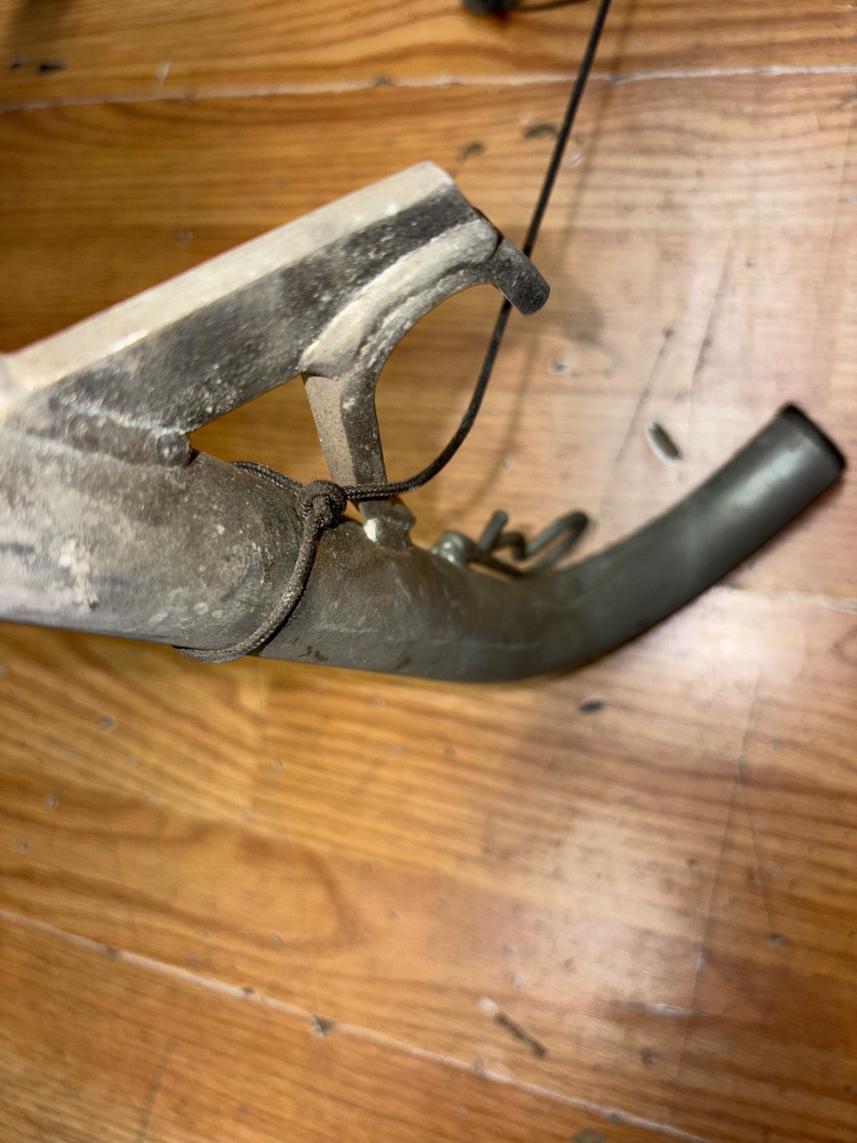 OEM VOLVO PENTA 885146 290 DRIVE HANGING TOOL MISSING 1 OF THE PARTS S36