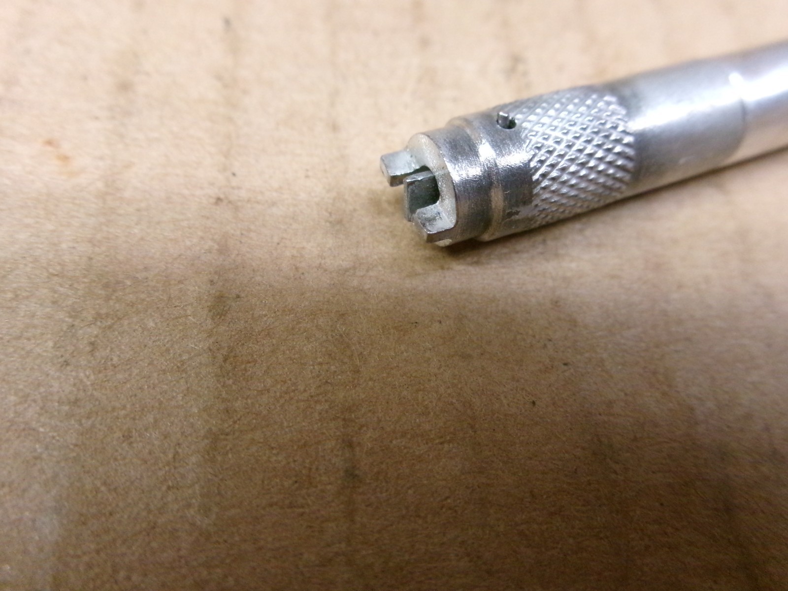 Ullman Device Corp USA 7-1/4″ Flat Blade Screw Starter No H-24