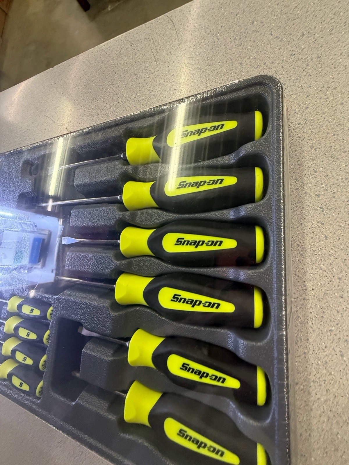 Snap-on Tools USA NEW 10pc HIVIZ Soft Grip Phillips & Flat Head Screwdriver Sets