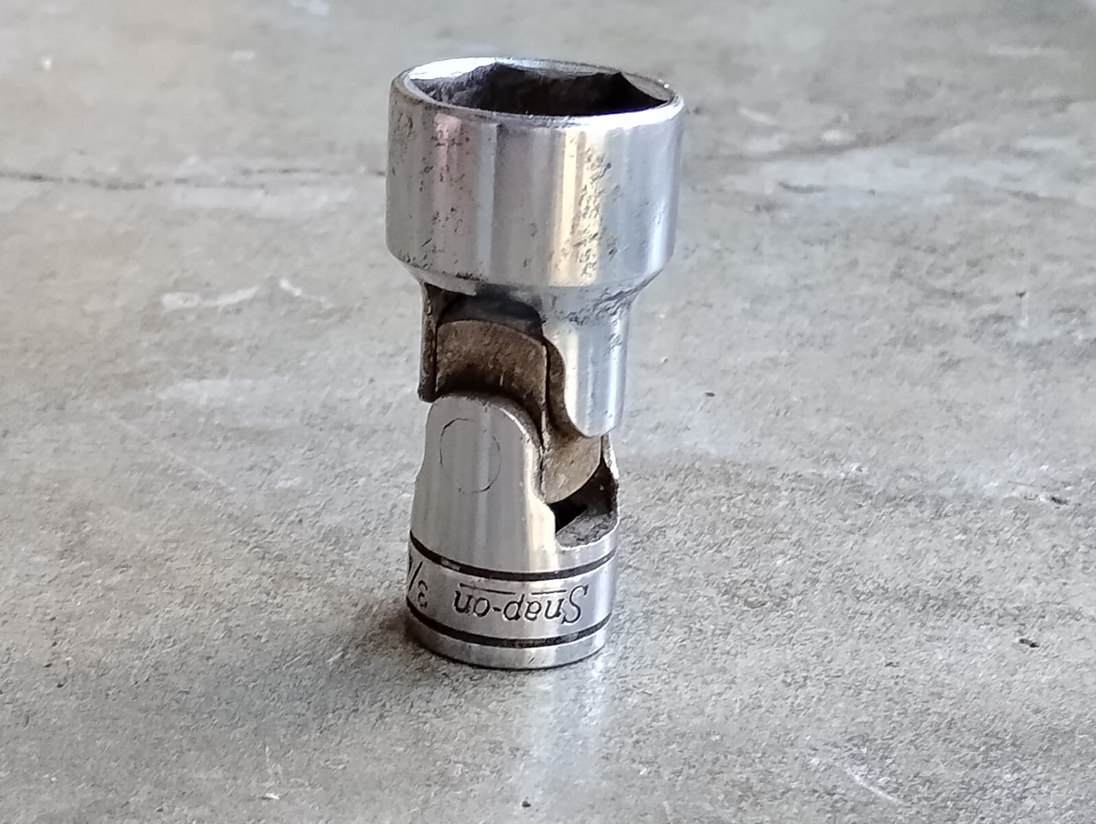 Snap-on Tools FS24 – 3/8″ Drive SAE 3/4″ 6 Point Universal Swivel Socket USA