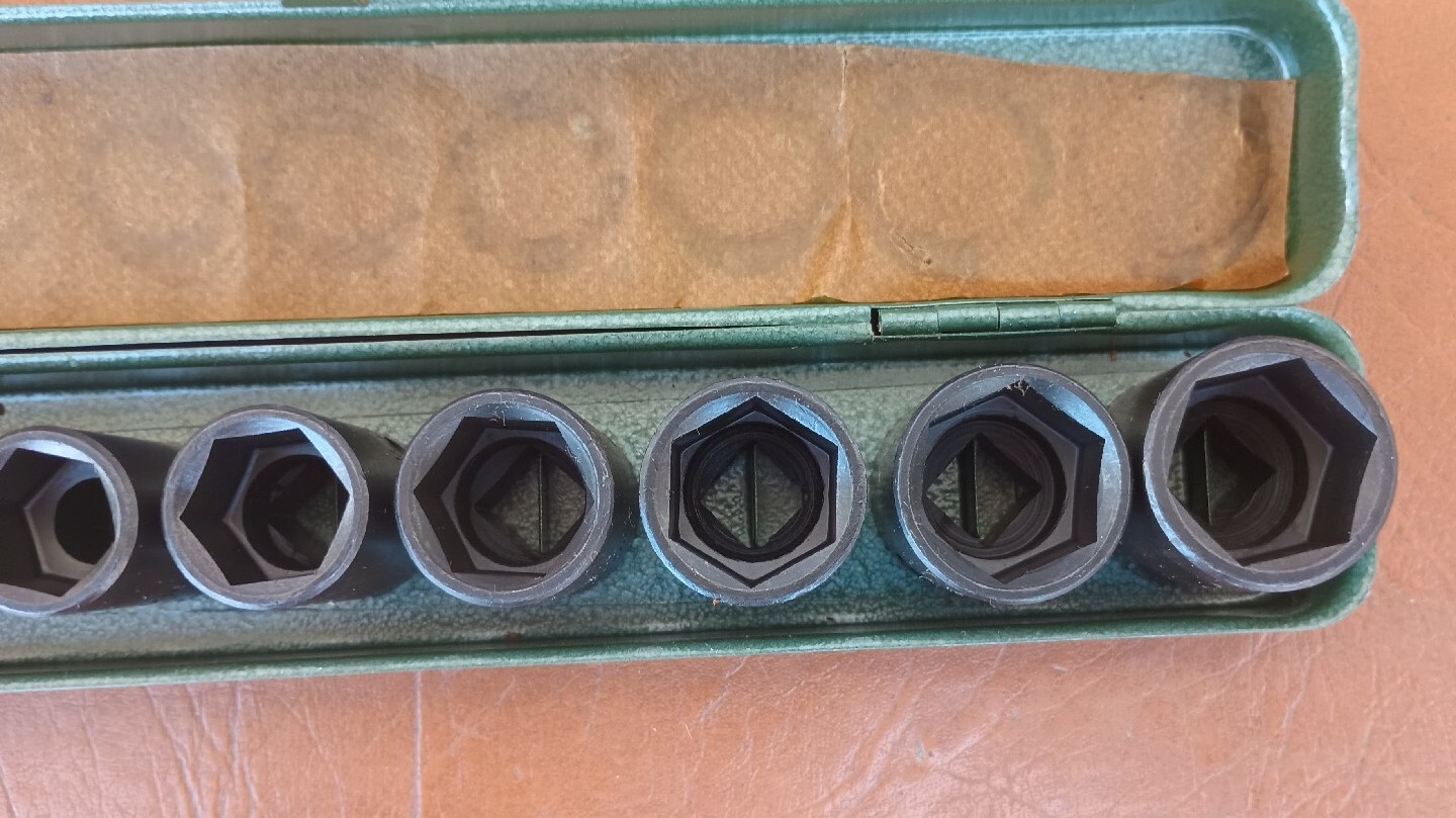 NOS Allied 1/2″ Drive SAE Impact Socket Set 11 Pieces in Metal Case 47-PS12