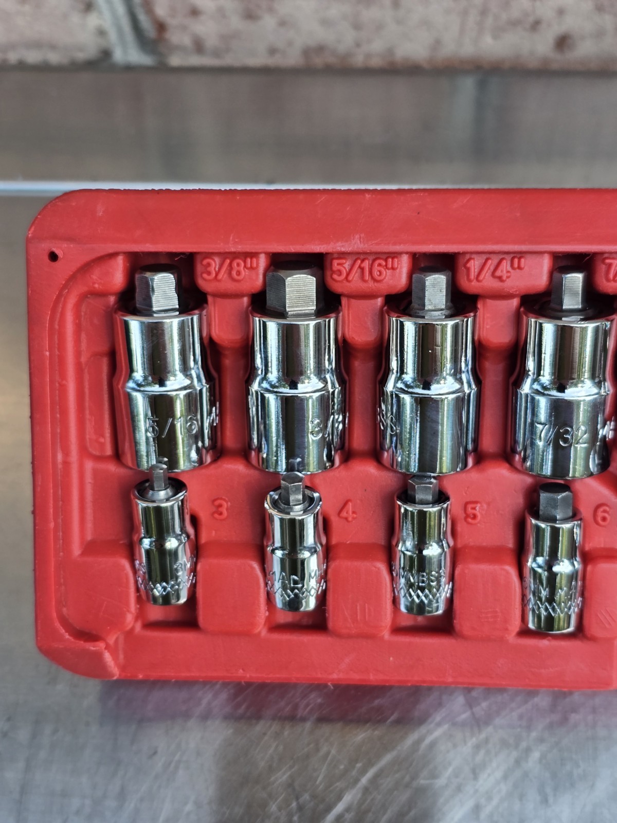 Mac Tools 3/8″ & 1/4″ Drive SAE and Metric Stubby Hex Bit Set, Part# SXASS16PT