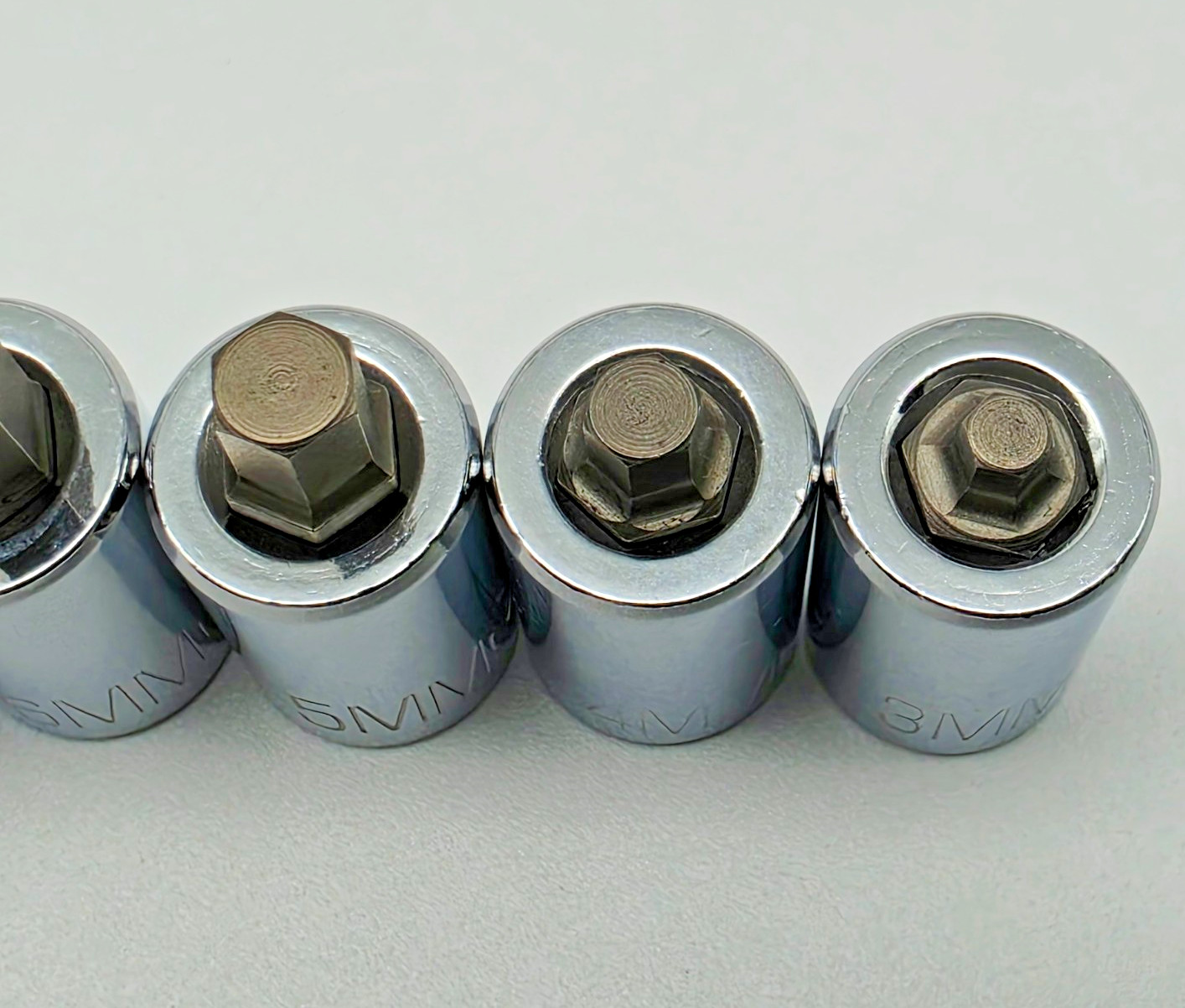 MATCO Tools SABXYSM8R 8 Piece Stubby Hex Socket Set 1/4″-3/8″ Drive 3-10MM