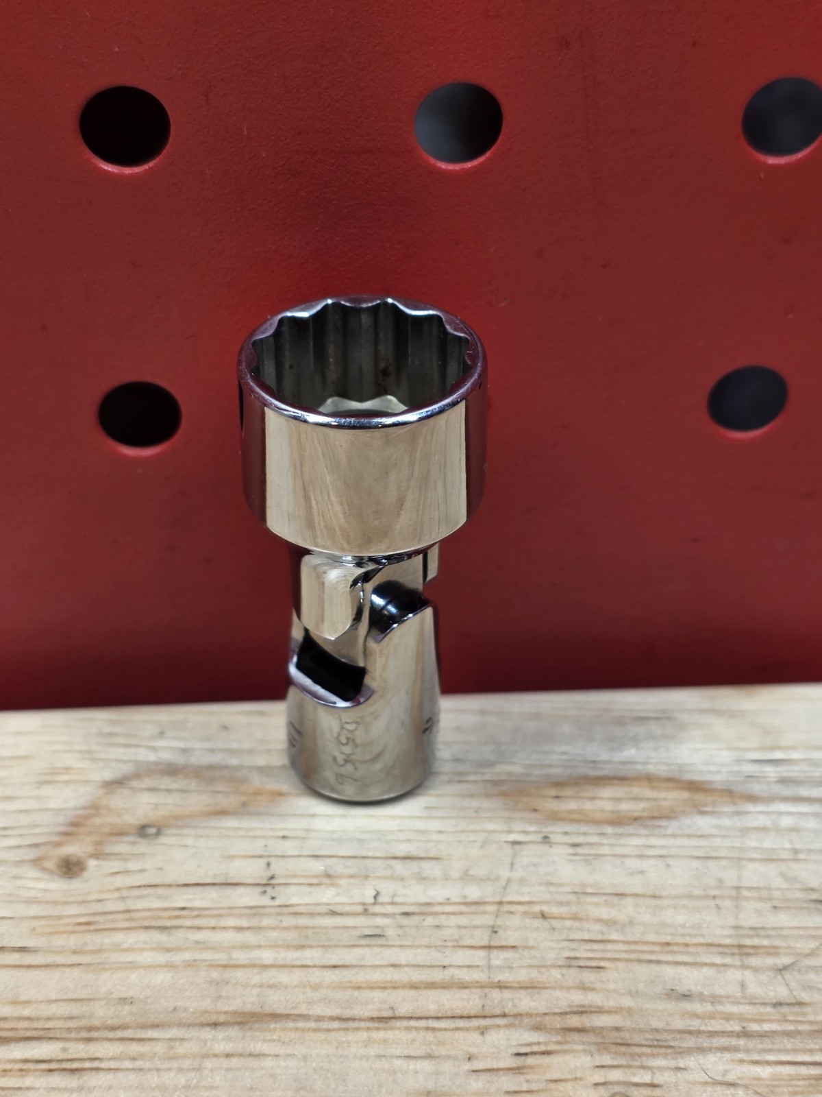 Snap-on Tools TMU181A 9/16″ SAE 1/4″ Drive 12-Point Universal Socket See Details