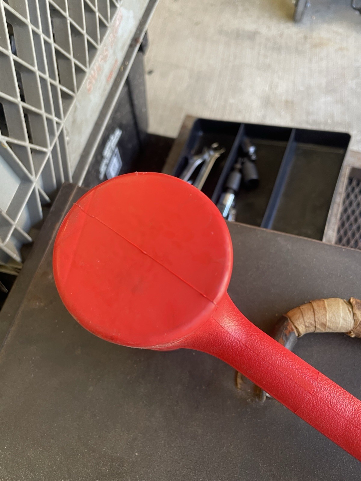 Snap-on HBFE56 56 oz Soft Grip Dead Blow Hammer Red 15-3/4″ Length