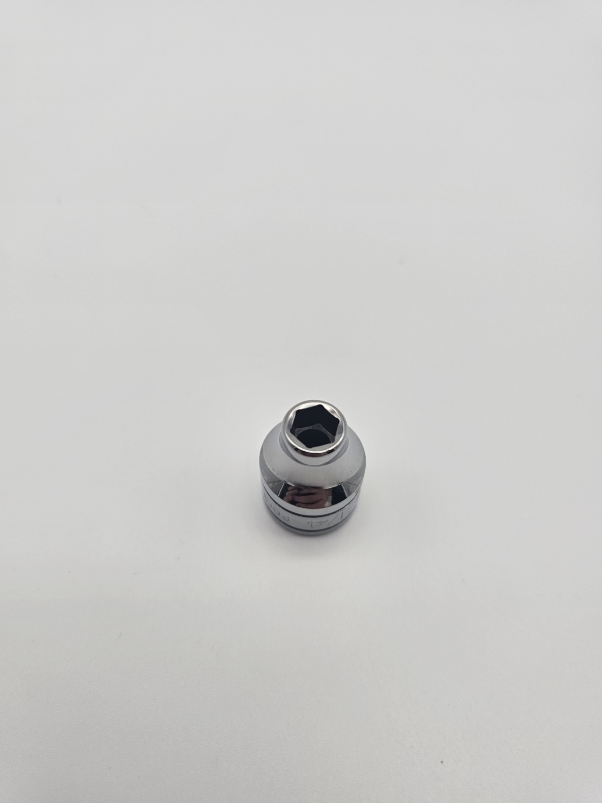 Snap On Tools 3/8″ Drive 1/4″ 6PT Shallow Chrome Socket F081 USA