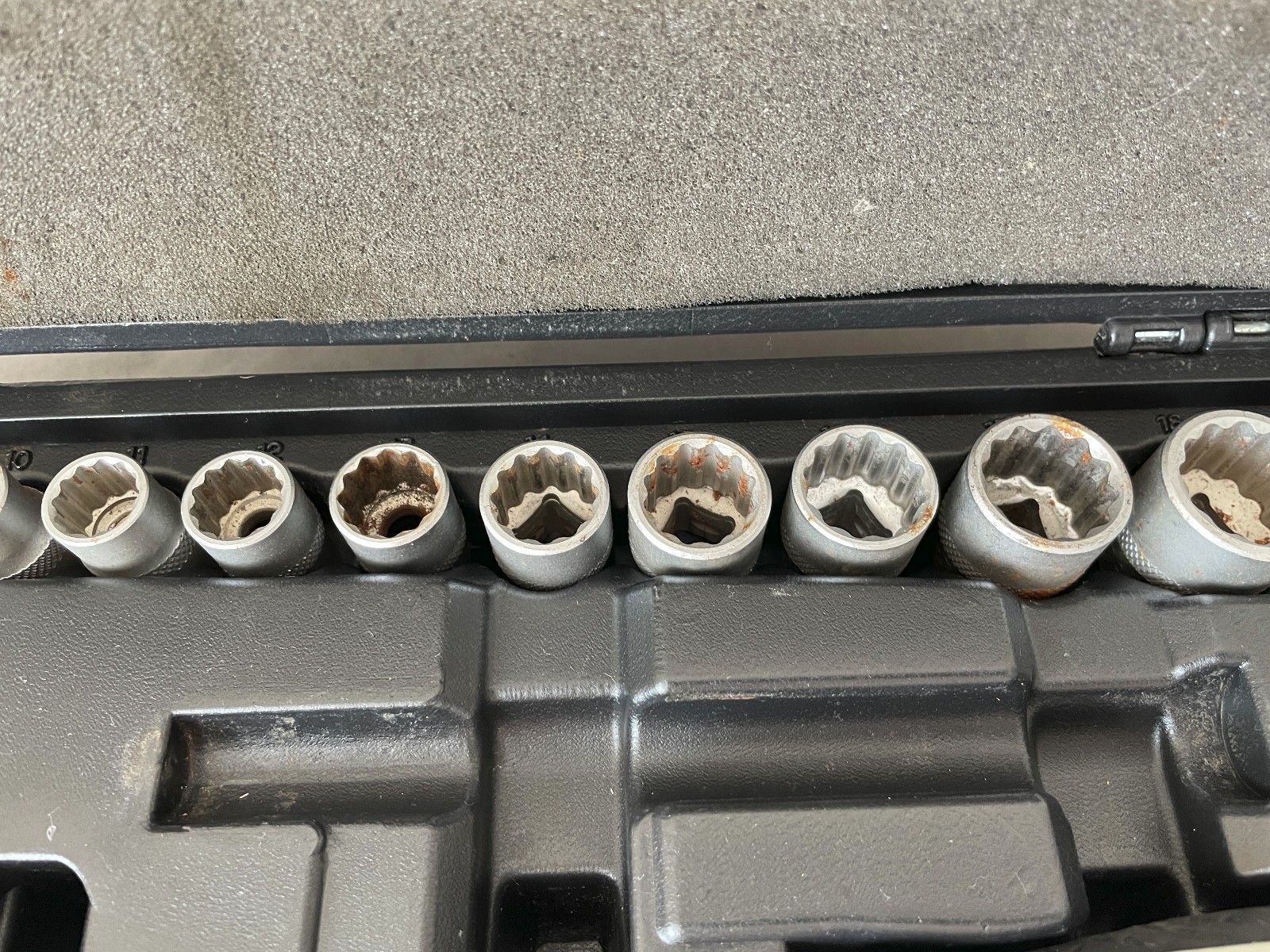 45 Piece 3/8″ Drive Metric Socket & 1/4″ Bit Set With Unior Ratchet Chrome
