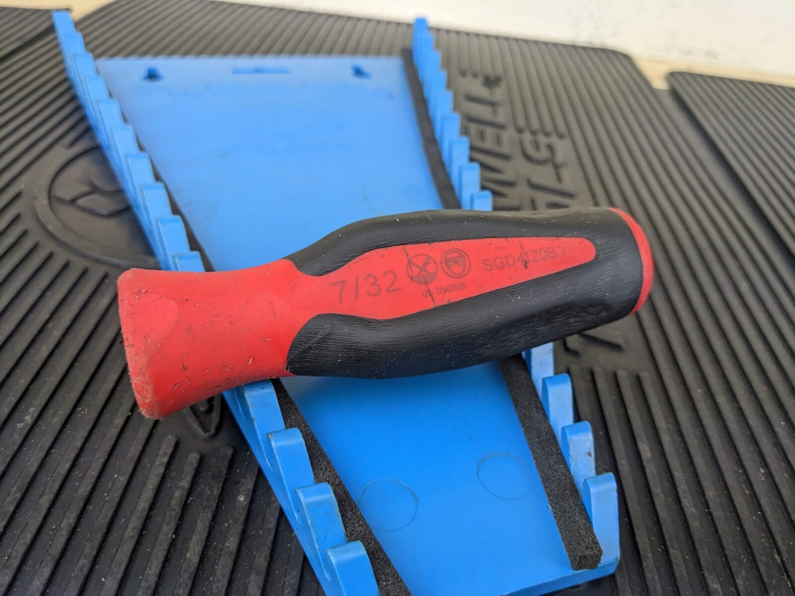 #bd747 Snap-on USA RED Soft Grip for 7/32″ Flat Cabinet Screwdriver SGD4120BR