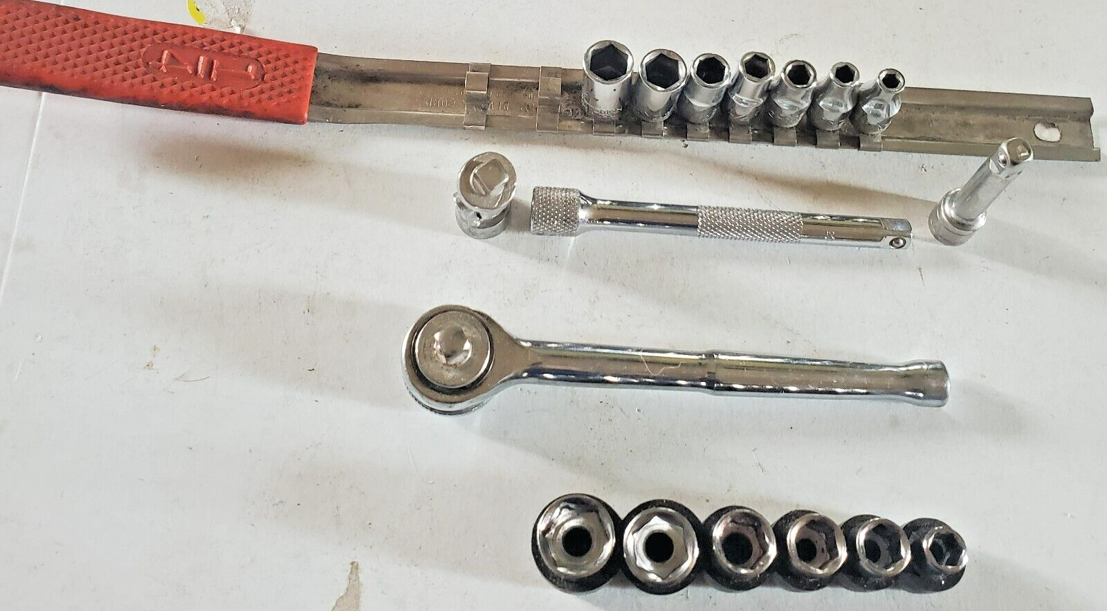 7-Piece Craftsman 1/4” Socket Set 6-NO NAME Metric & 2-ext. W/Ratchet. HT#392