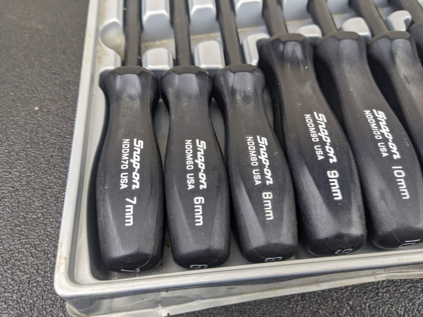 #bo023 Snap On Tools 7PC METRIC 6PT BLACK HARD INSULATED NUT DRIVER SET 6-12MM