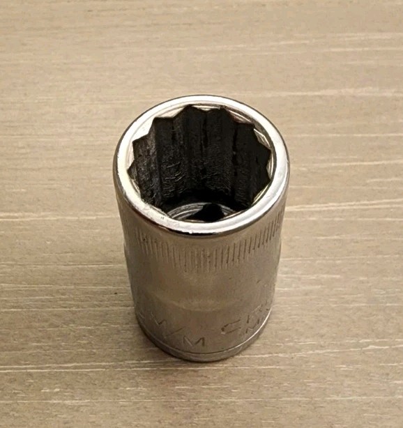 Craftsman 15mm Socket 12 Point 1/2″ Drive V 44236 (Top Knurl, Tapered)