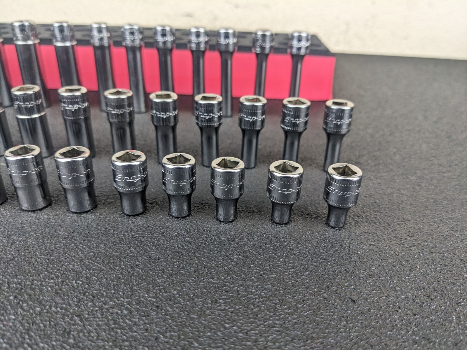 #bn381 Snap-On Tools 142STMMSYFR1 42pc 1/4″ Drive 6-Point Metric Foam Socket Set
