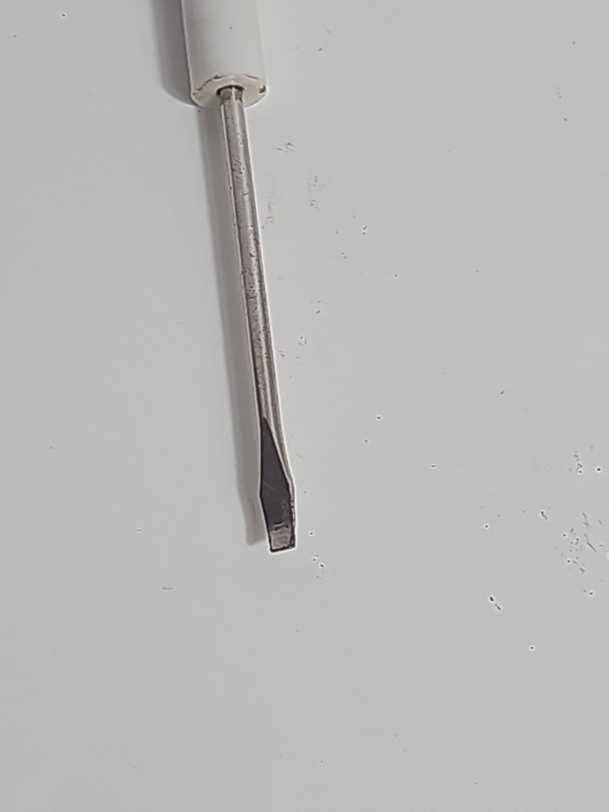 MAC TOOLS Advertising White Alexander Flat Pocket Magnetic Screwdriver – 5-1/2”