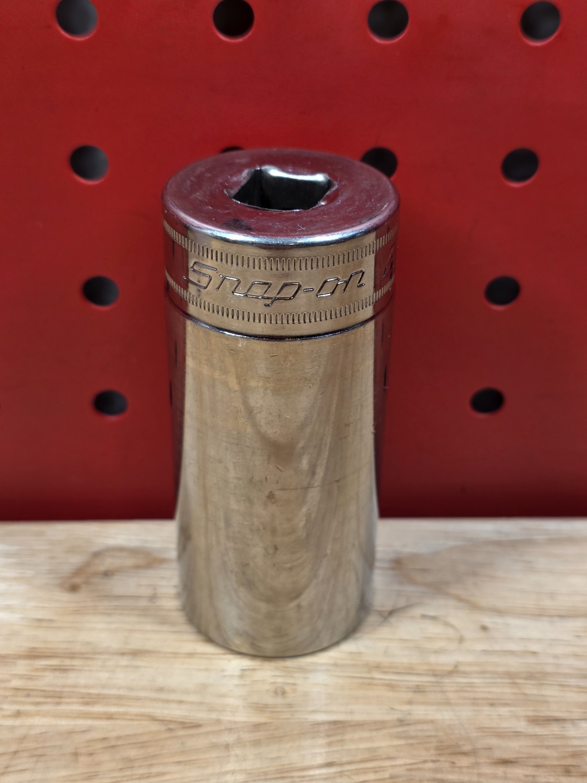 Snap-on Tools SM28 28mm 1/2″ Drive Metric 12-Point Deep Chrome Socket USA