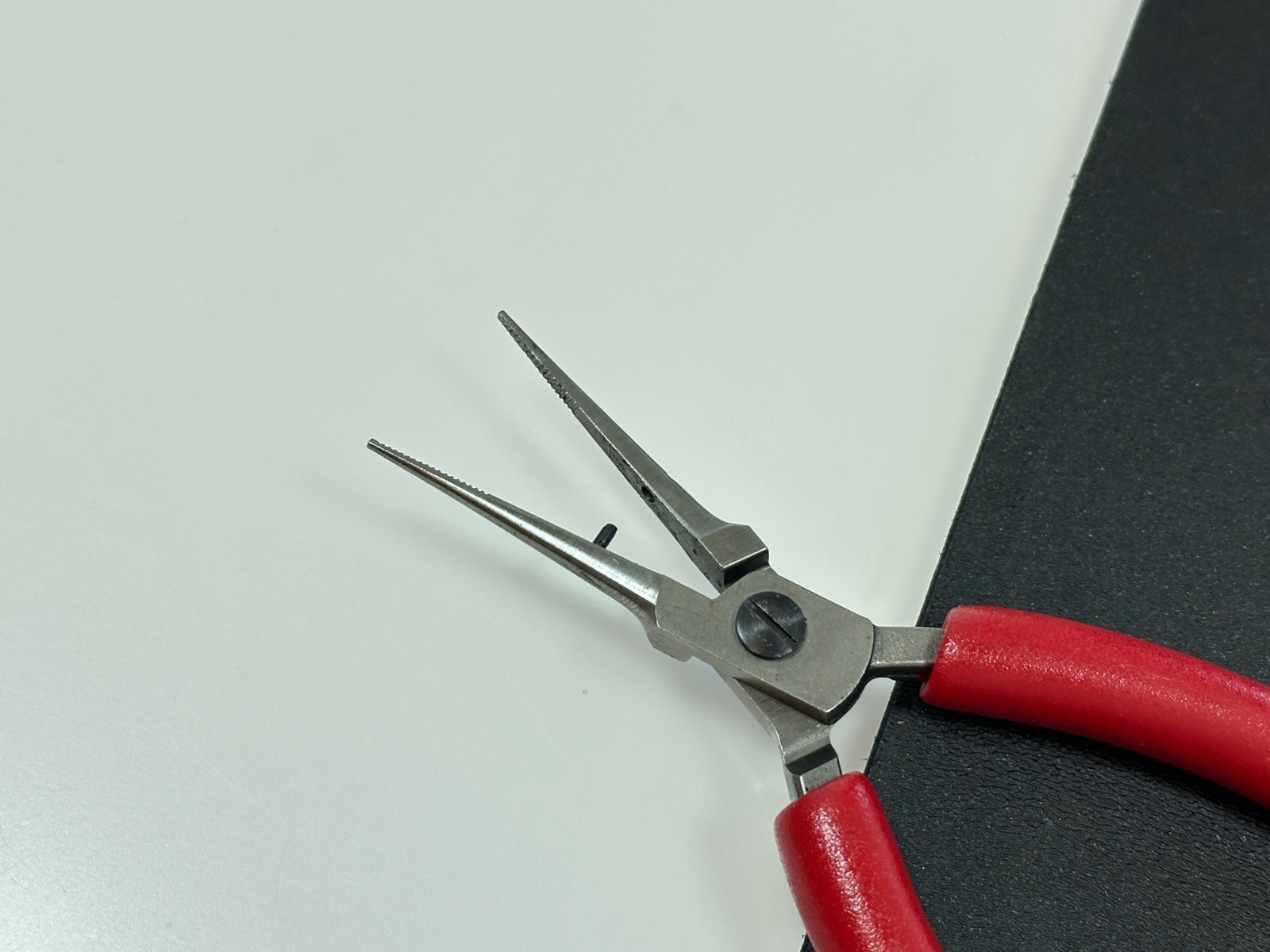 Snap-on Tools RED Soft Comfort Grip 5-1/2″ Needle Nose Precision Pliers P92055A