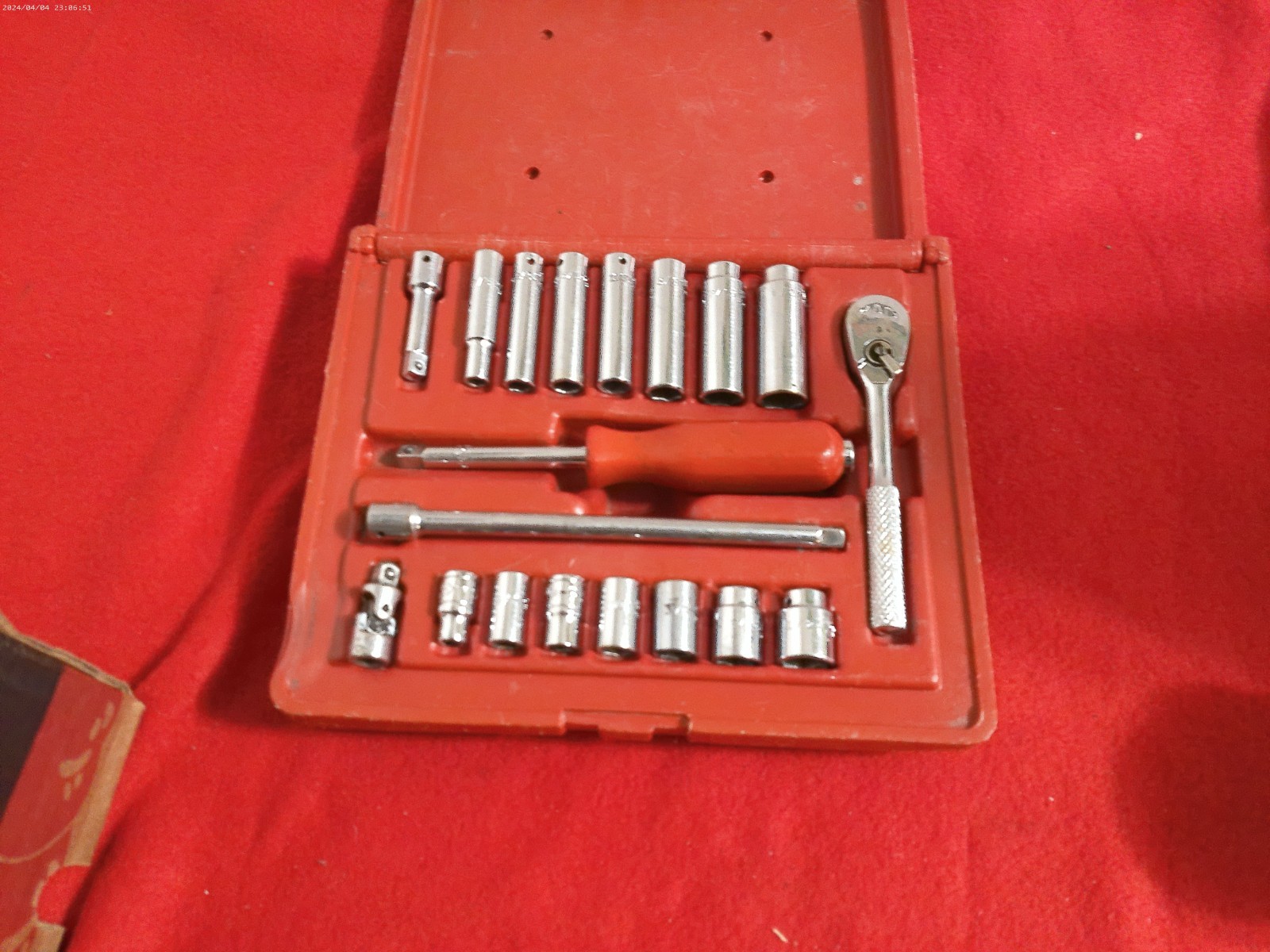 MAC Tools USA 19pc 1/4″ Drive SAE Socket Set in Case w/ M6S Spinner, MR5 Ratchet
