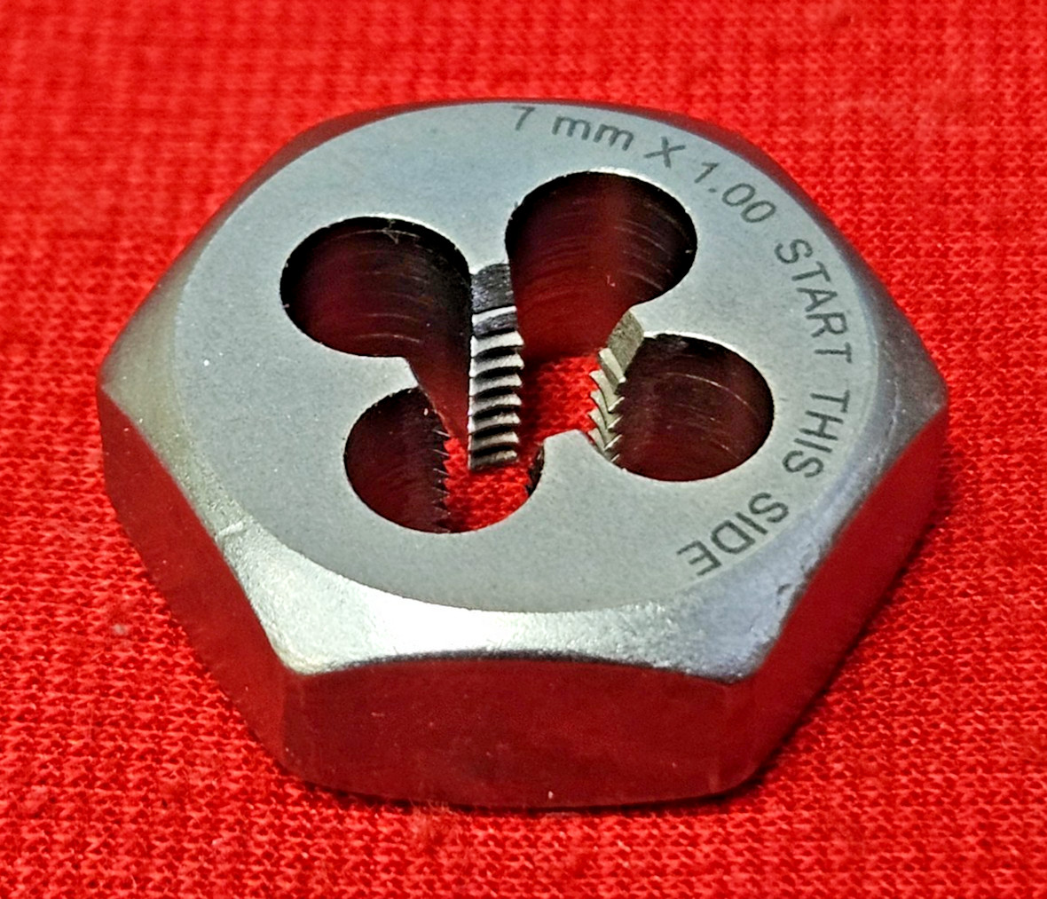 M7 X 1.0 Metric 1″ Hex Die Irwin Hanson 6631 7MM Carbon Steel USA RH Rethreading