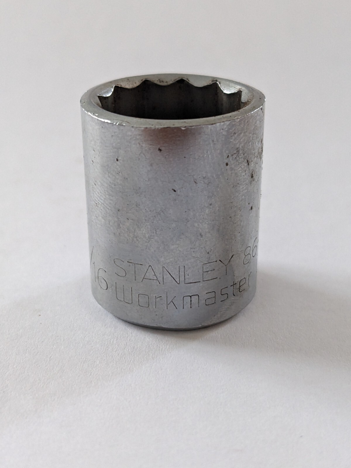 Stanley WorkMaster 86-267, 11/16″, 3/8″ Drive SAE Hand Socket, 12 Point