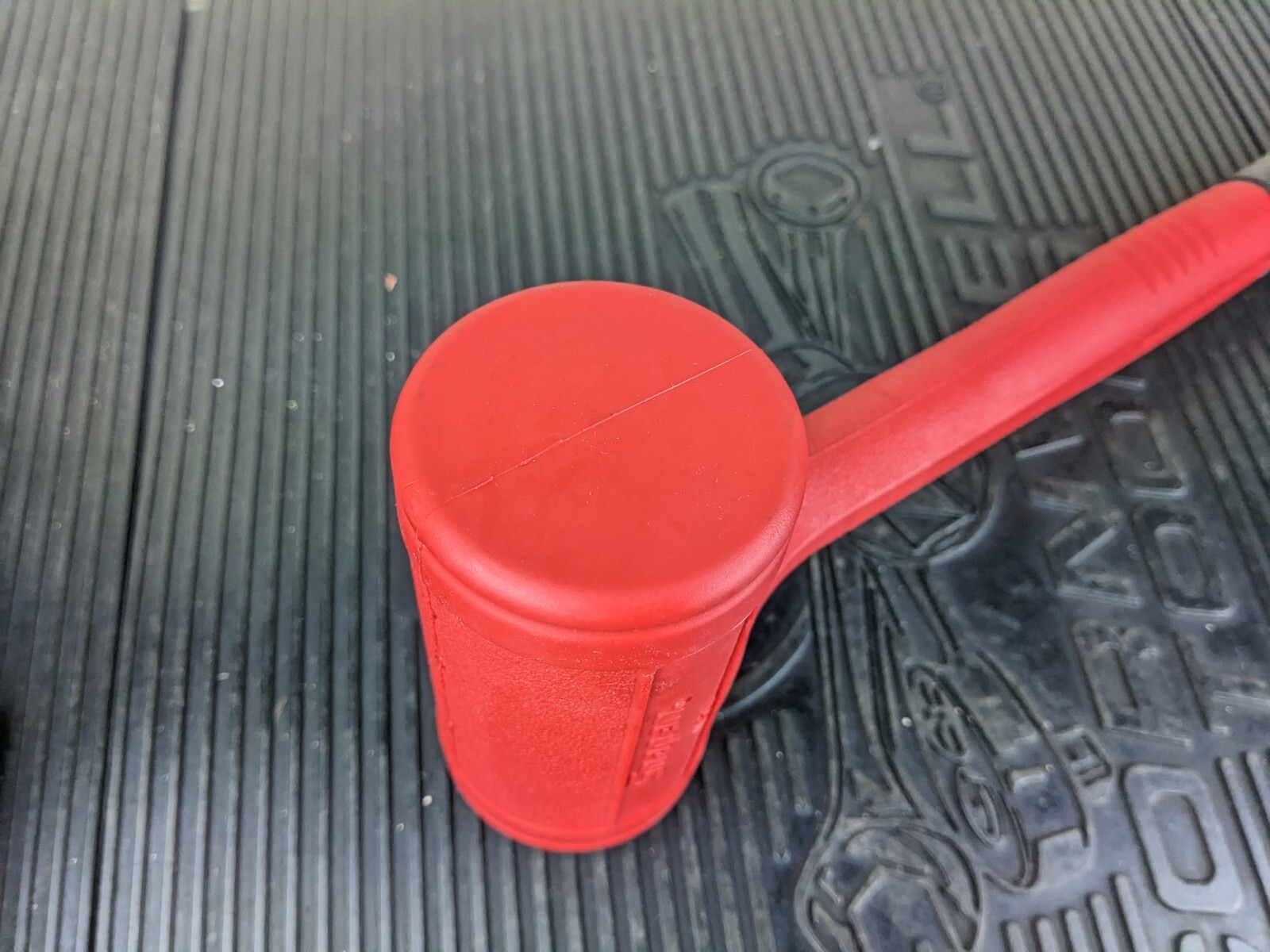 #ba202 NEW Snap-On HBFE48 Dead Blow 48-Ounce Soft Grip Hammer Red