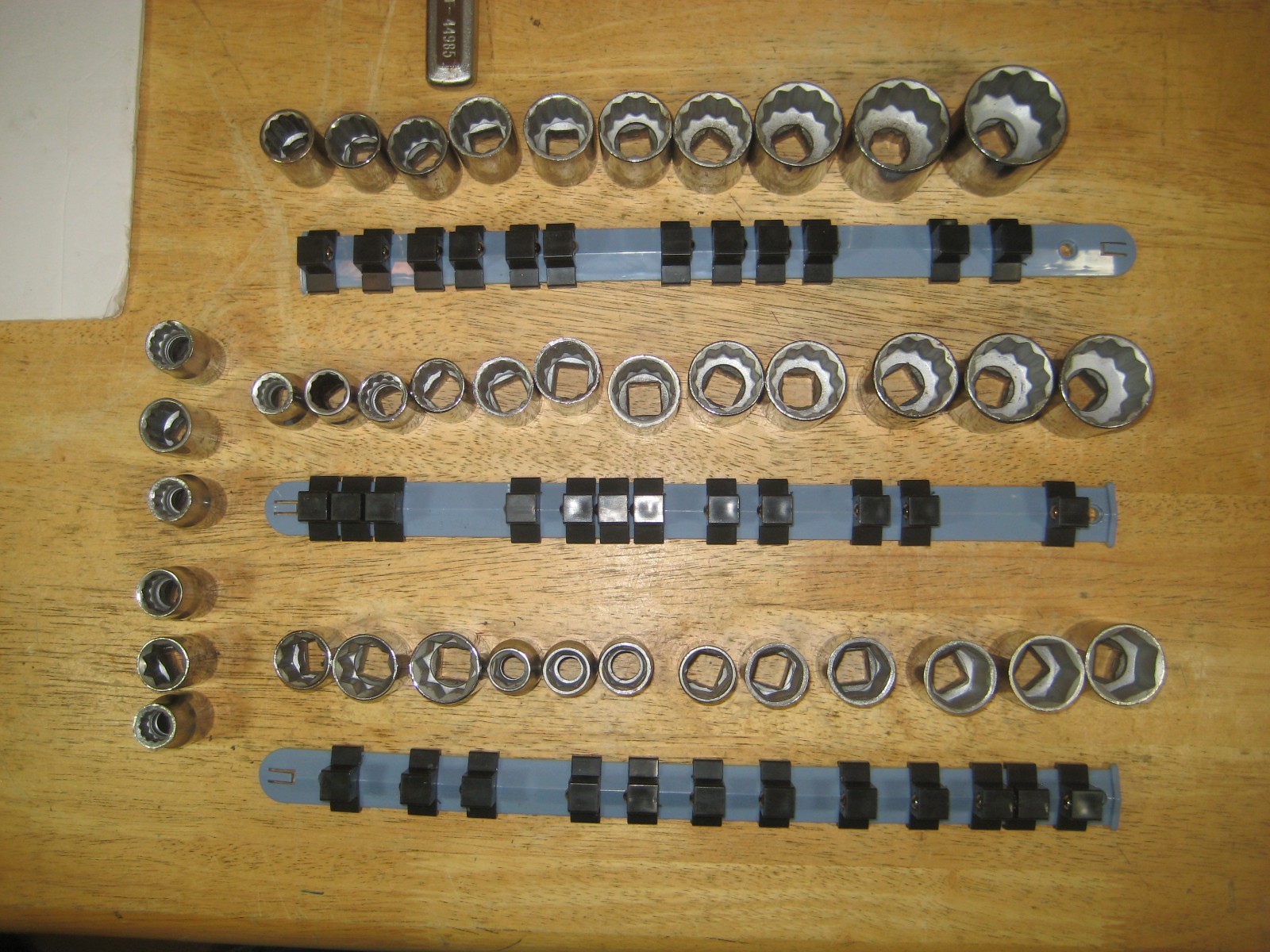 Vint Craftsman 42 Sockets Metric & SAE 1/2″ Drive G Series – Ratchet- 3 & 6″ Ext