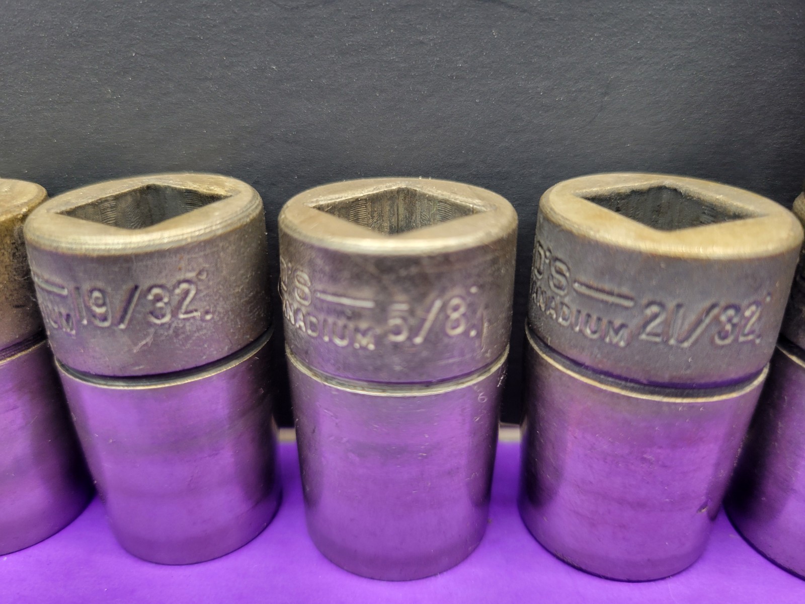 16 VINTAGE WARD’s 1/2 DRIVE SHALLOW SOCKET SET 12PT. 7/16″-7/8″ & 1″TO 1 1/4″