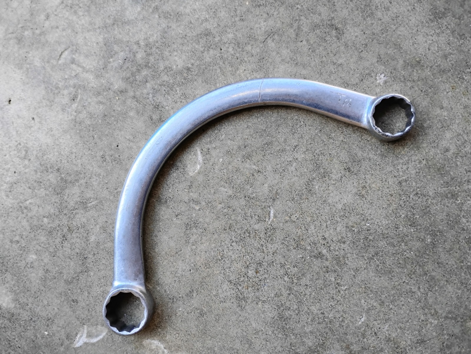Snap On CX1820 – 9/16″ X 5/8″ 12 Point Half Moon Obstruction Wrench USA