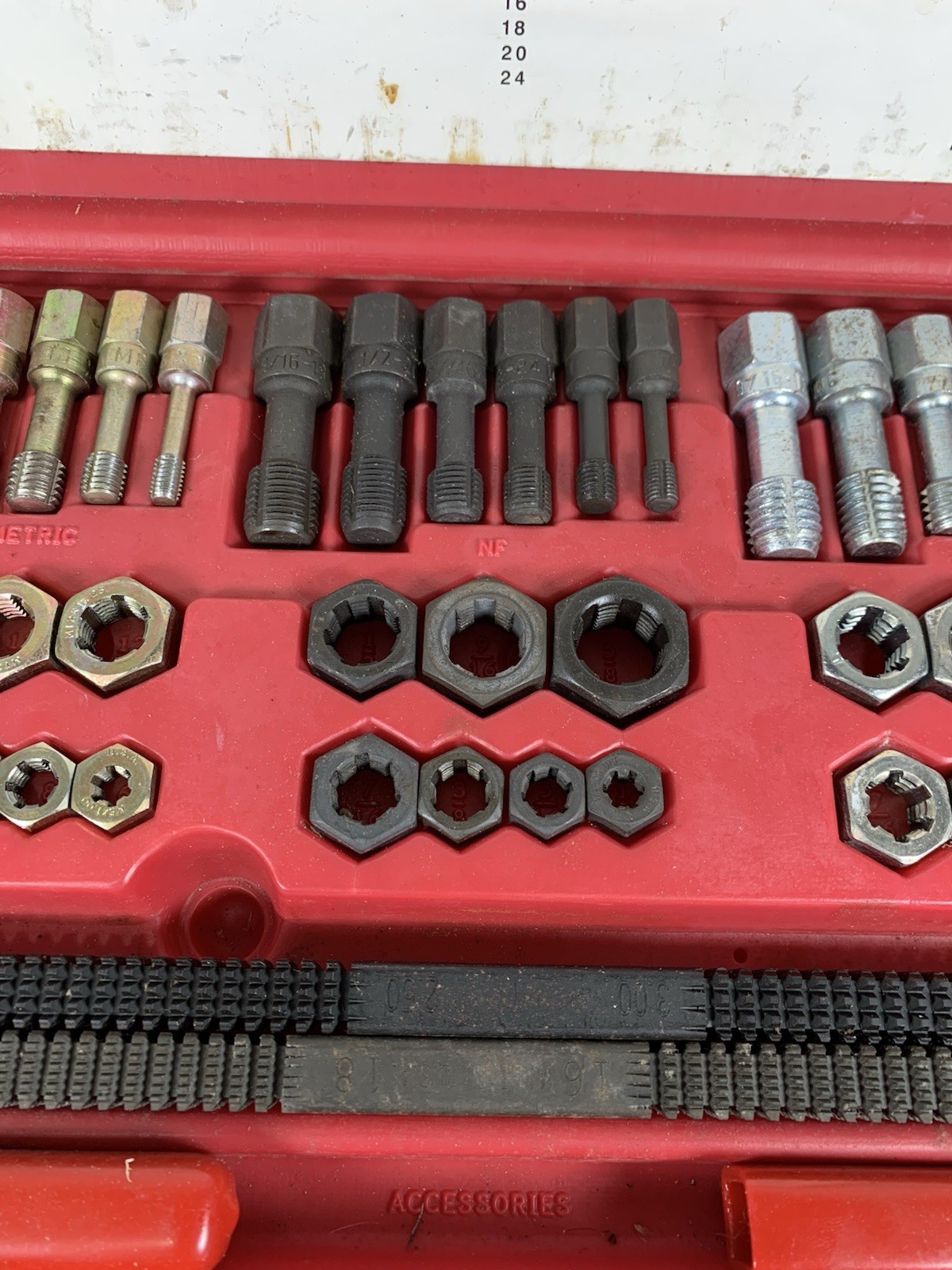 Craftsman 40 Piece Thread Restorer Kit Fractional Standard Metric 52105 USA